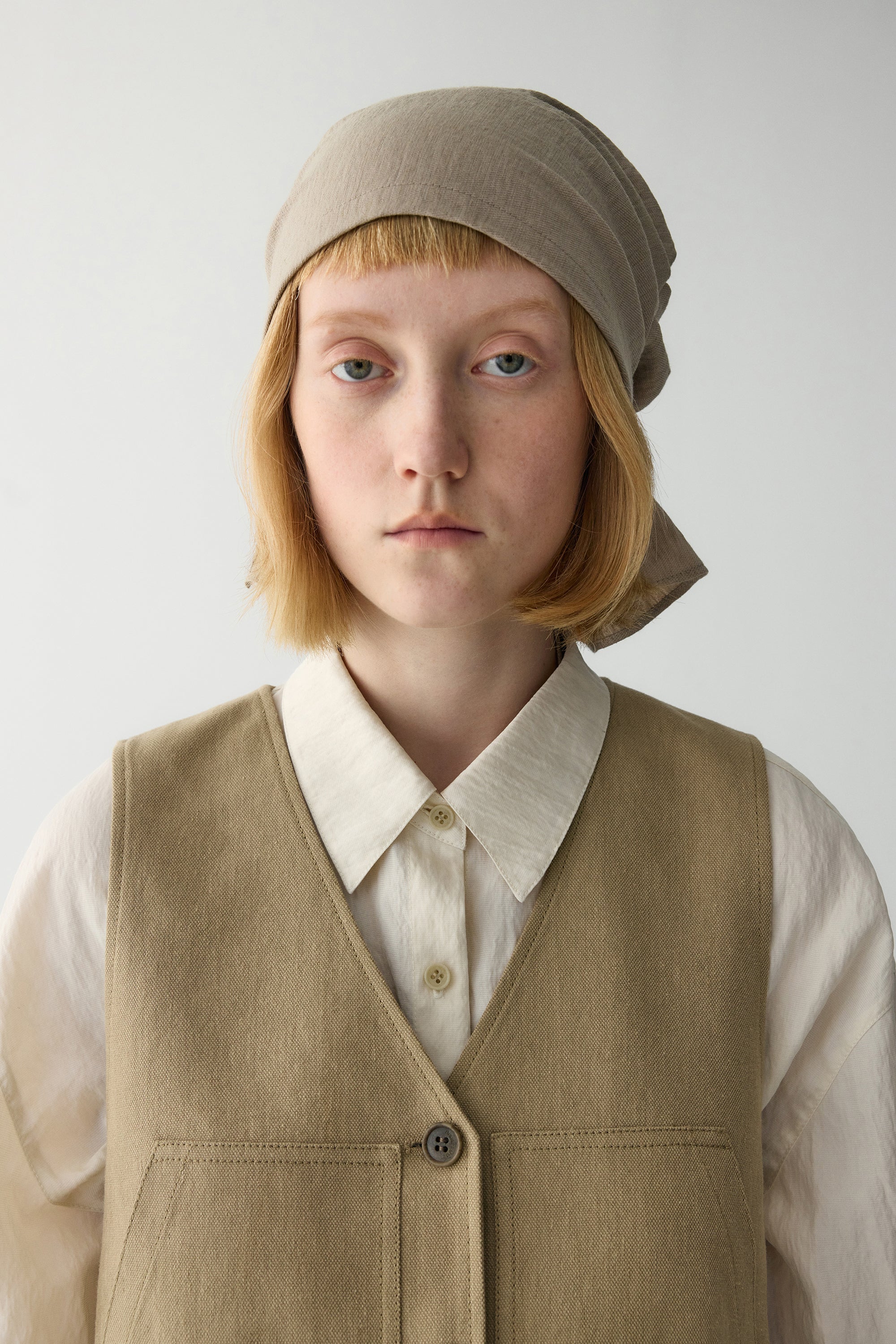 Linen Cropped Vest - Image 7