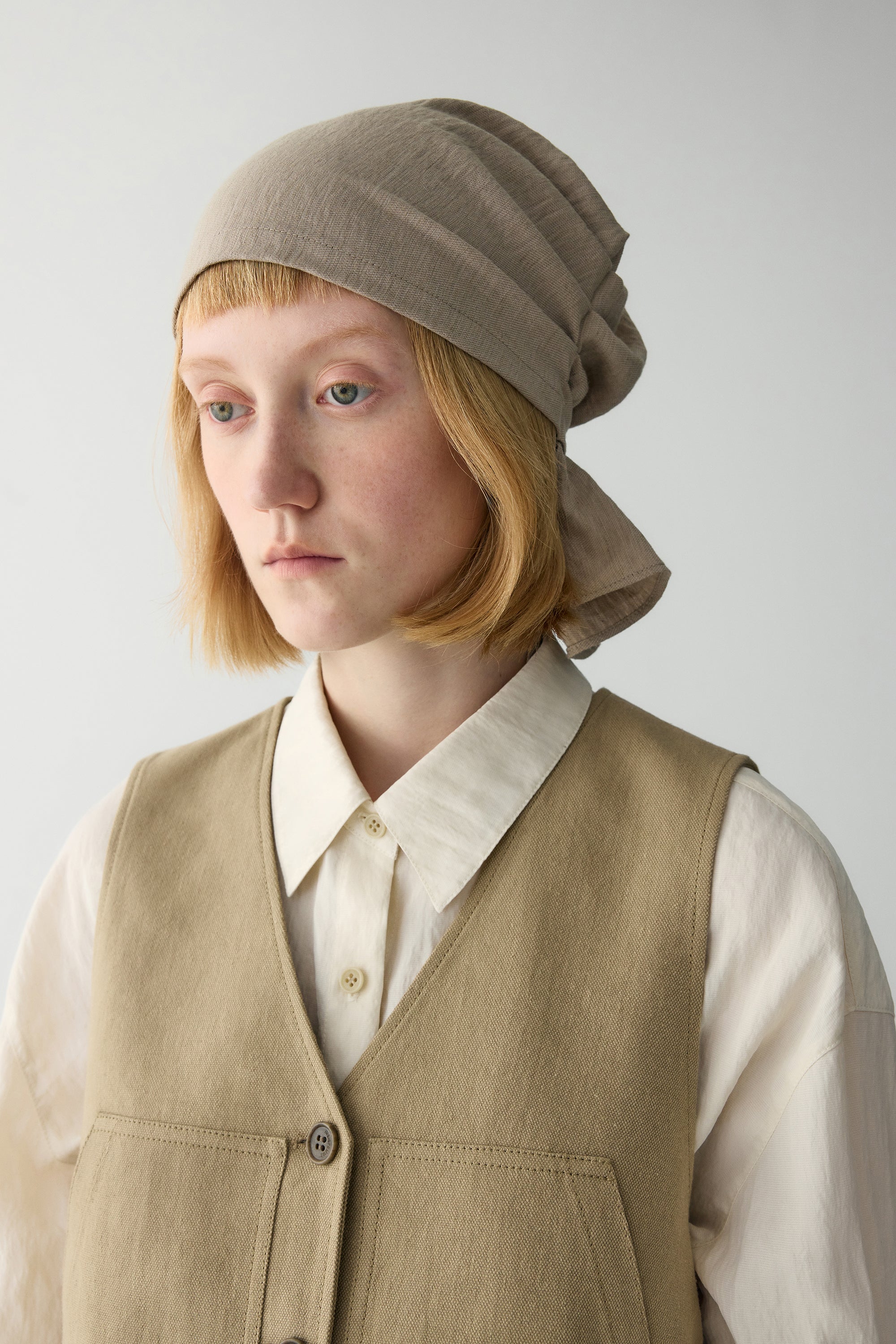 Linen Cropped Vest - Image 8