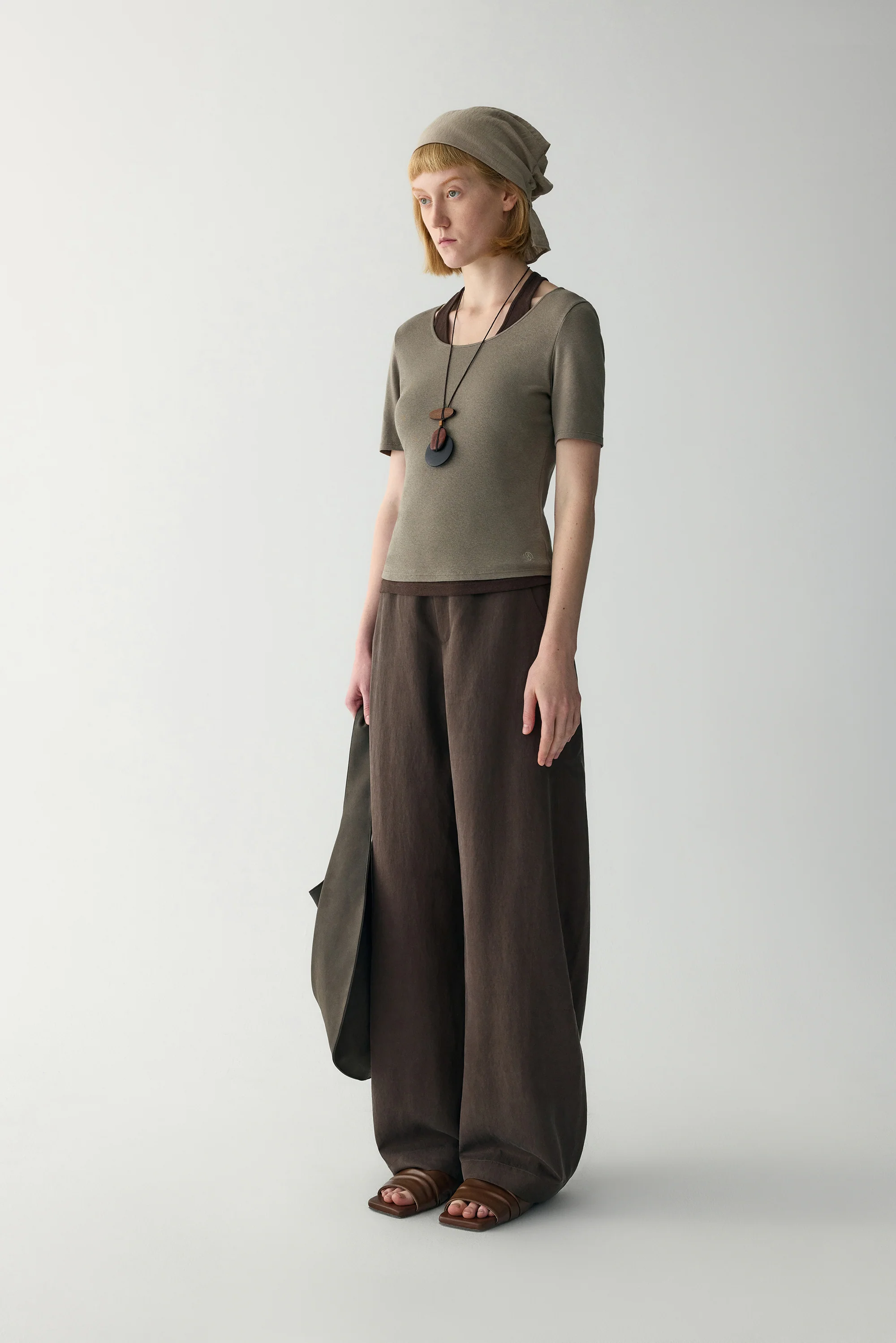 Wide-Leg Curved Pants - Image 12