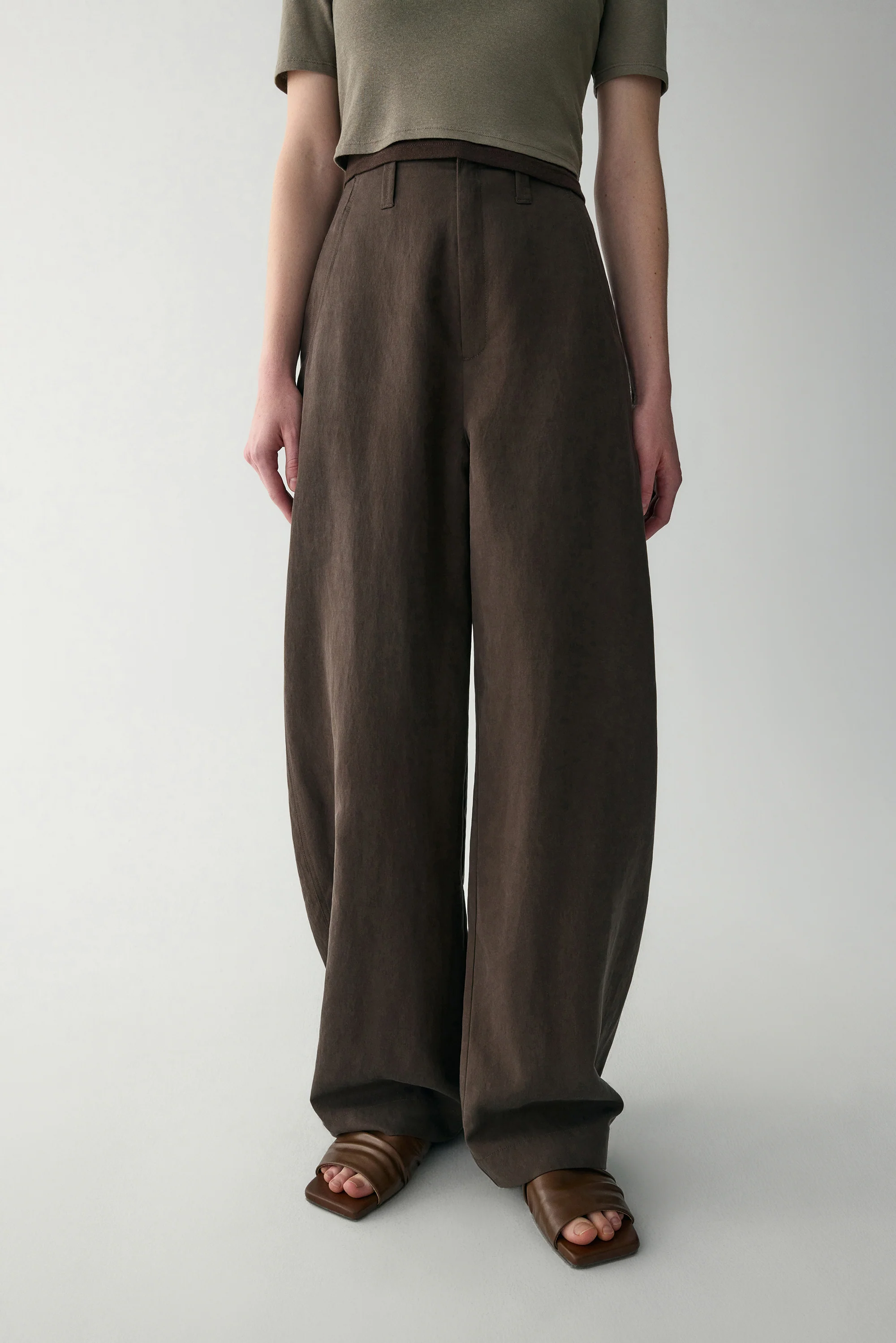 Wide-Leg Curved Pants - Image 14
