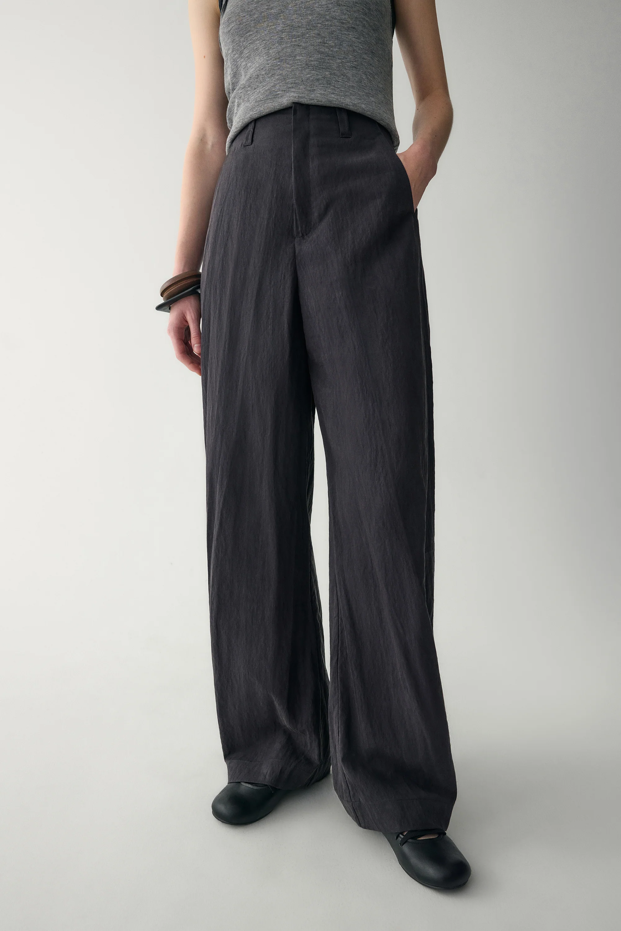 Wide-Leg Curved Pants - Image 20