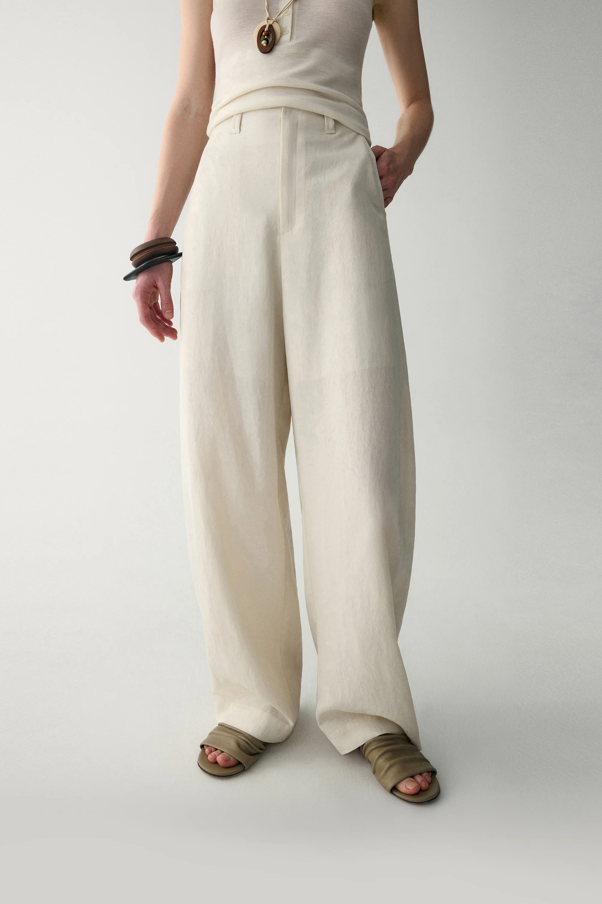 Wide-Leg Curved Pants - Image 5