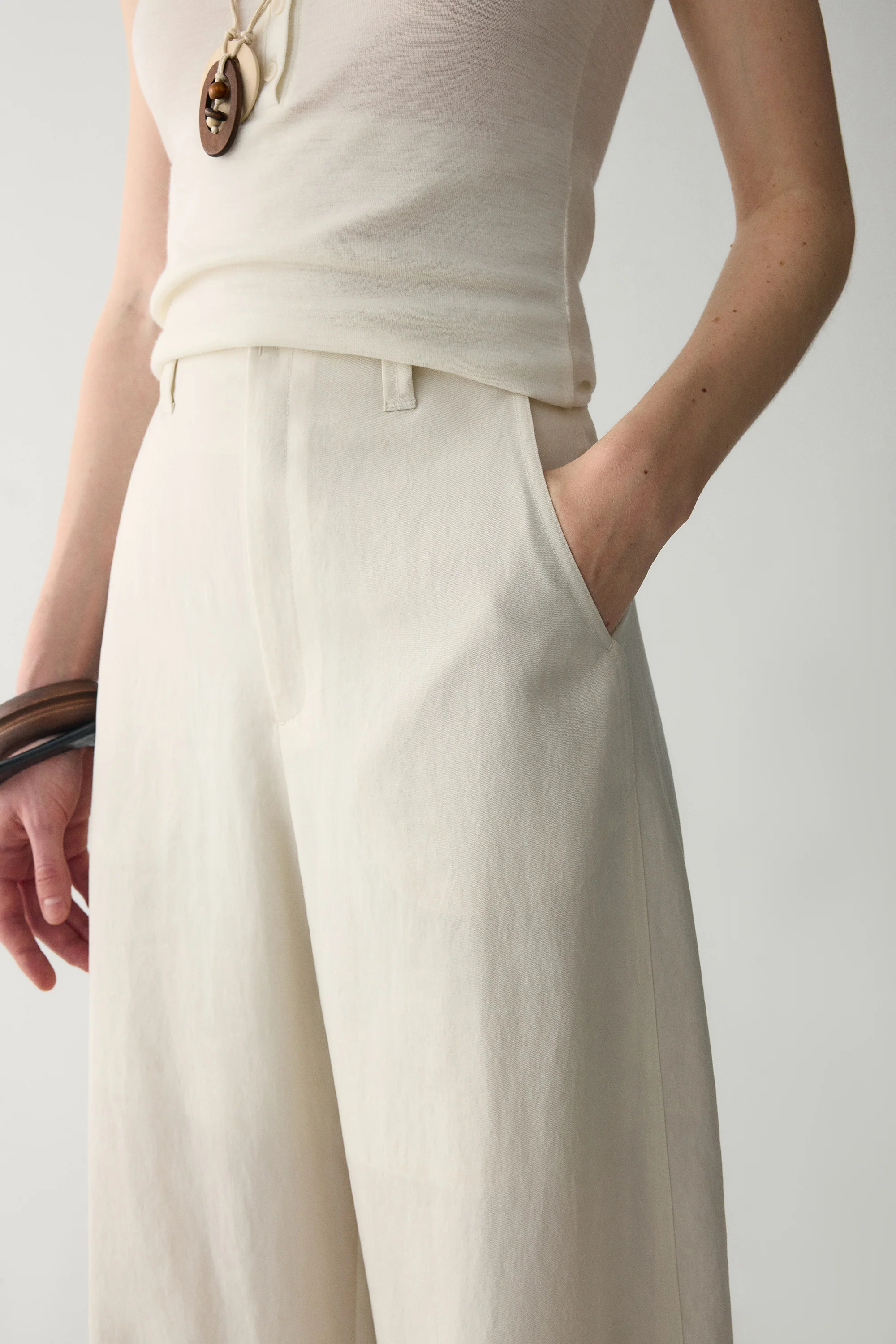 Wide-Leg Curved Pants - Image 8