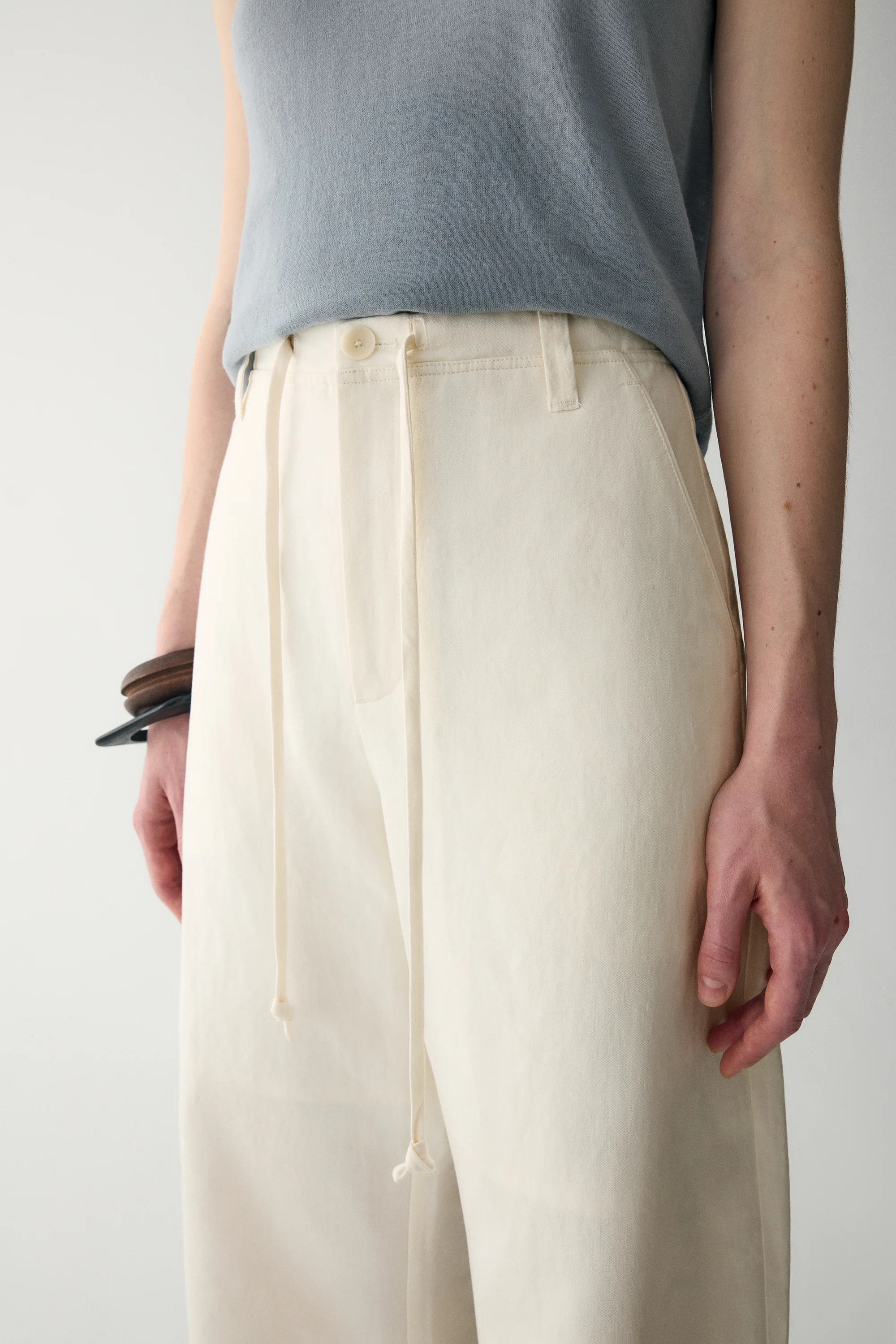 Linen Off-duty Barrel Trousers - Image 10