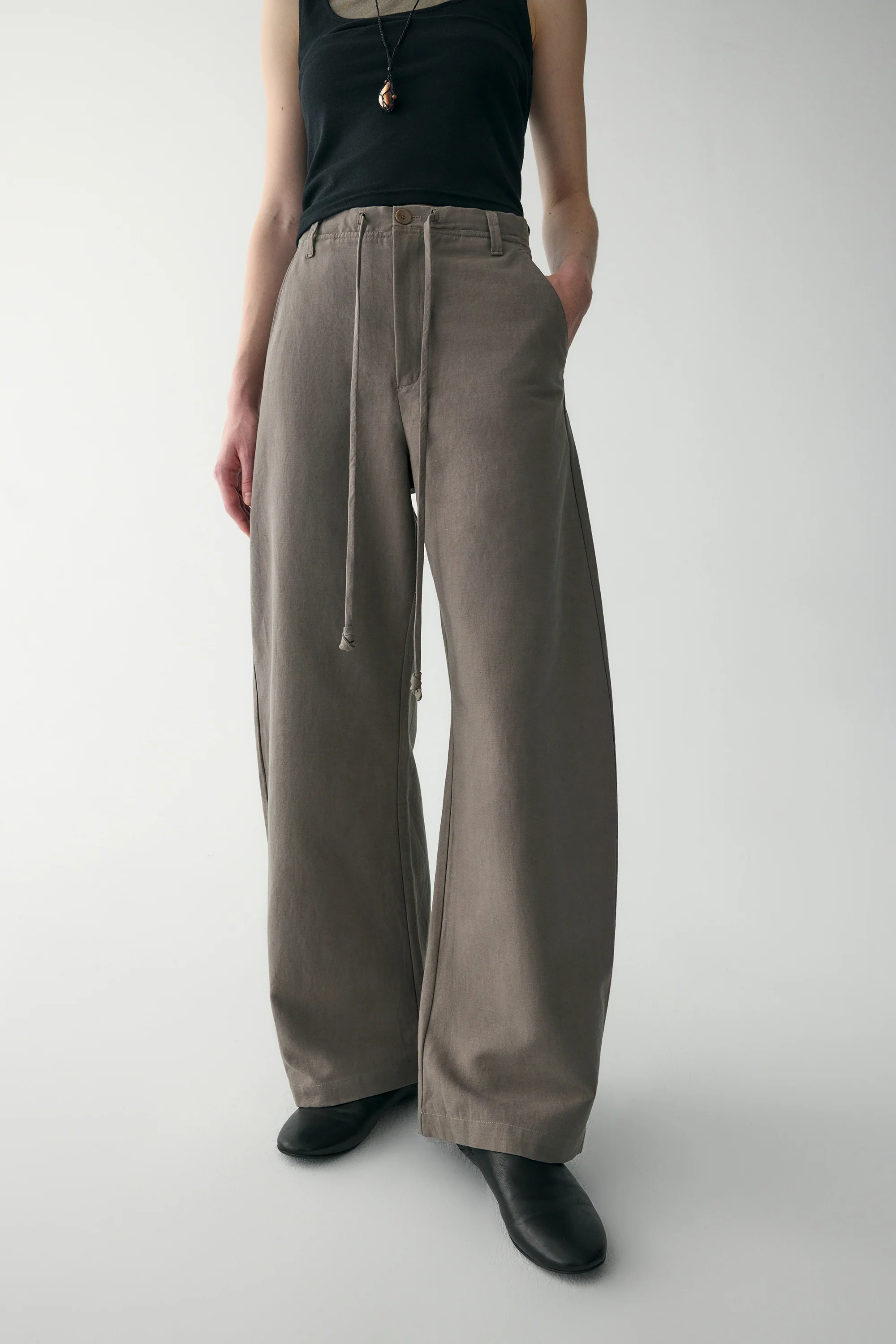 Linen Off-duty Barrel Trousers - Image 19