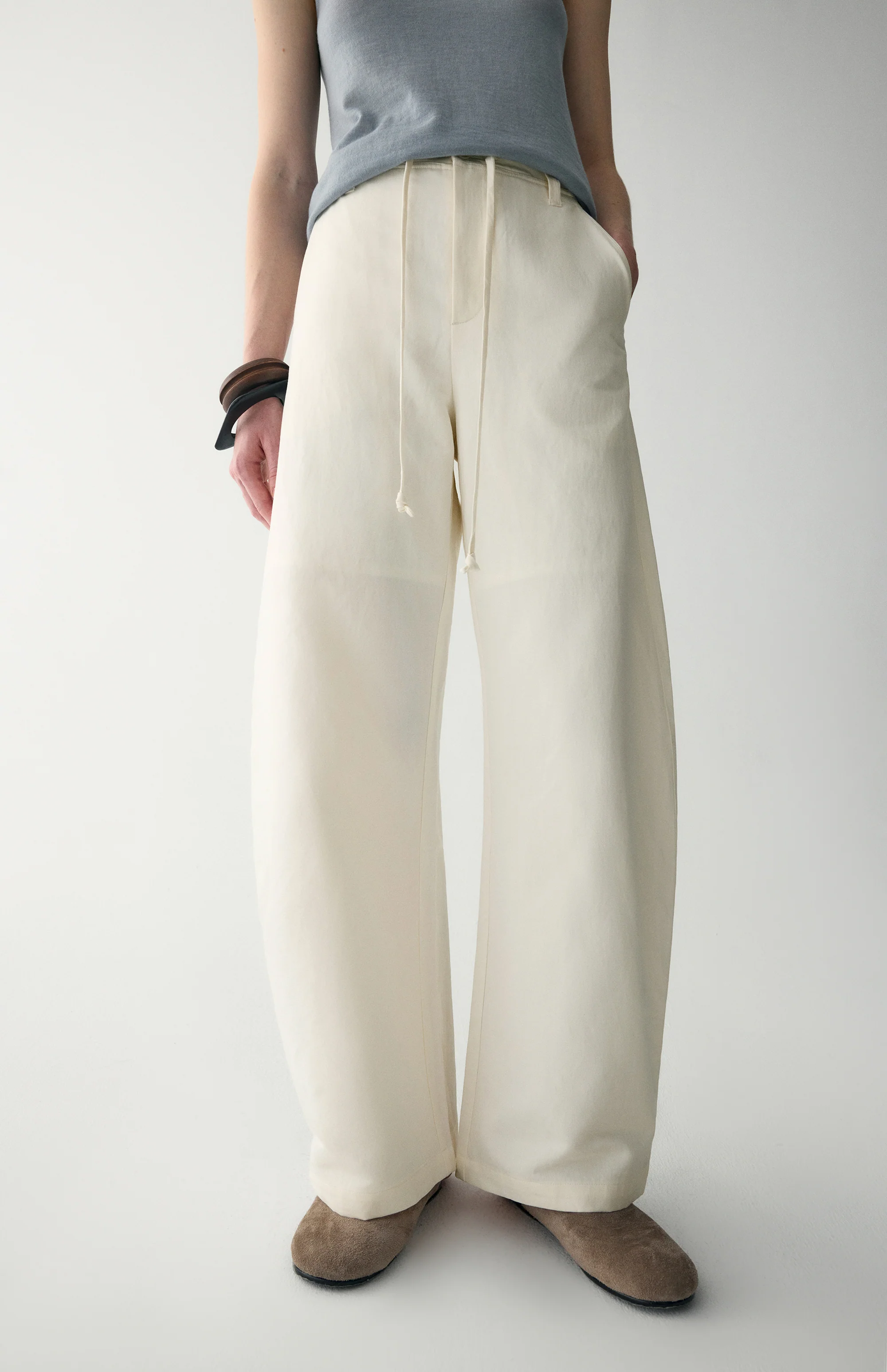 Linen Off-duty Barrel Trousers - Image 6