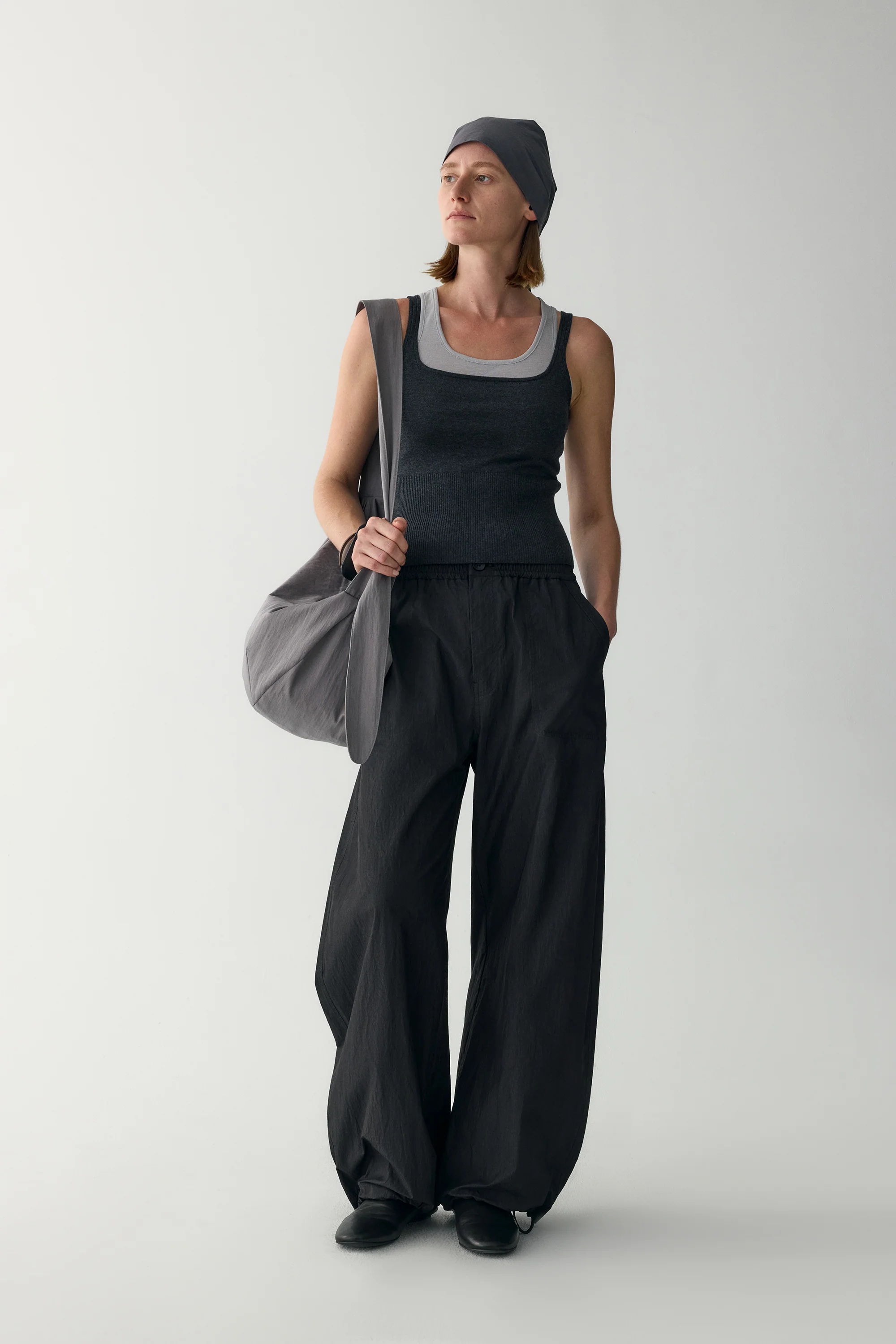Off-Duty Curved Pants - Image 15