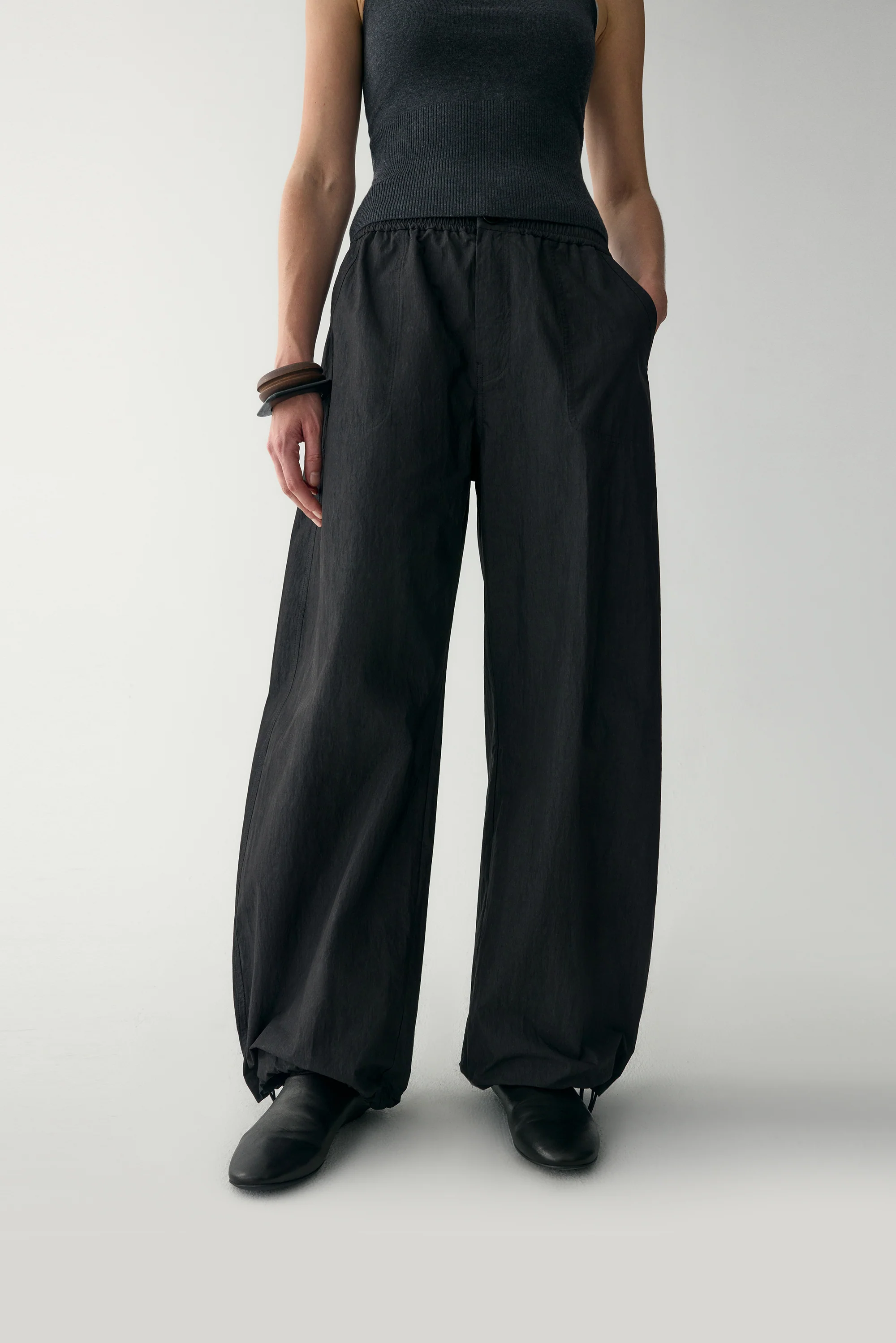Off-Duty Curved Pants - Image 17
