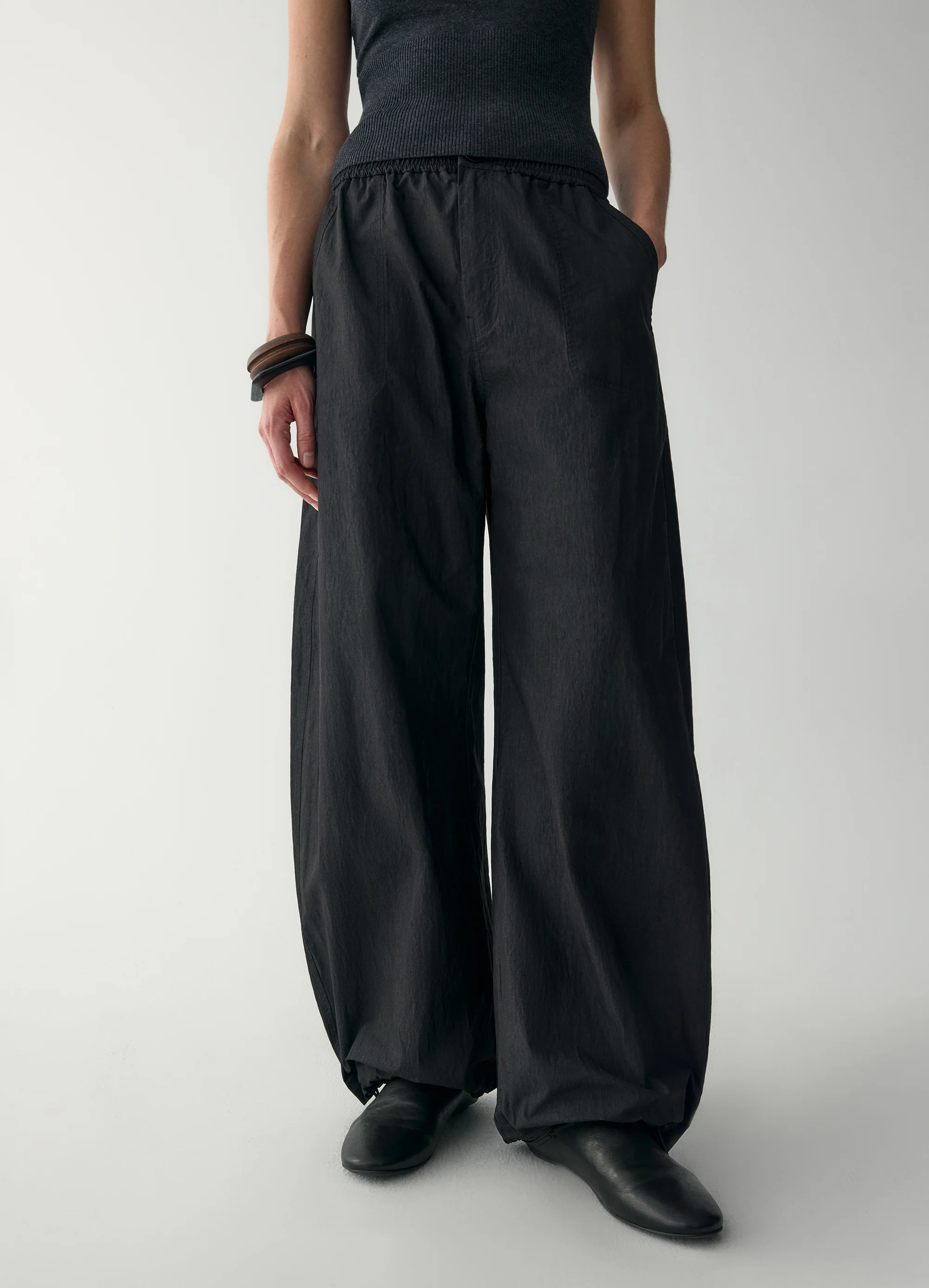 Off-Duty Curved Pants - Image 18