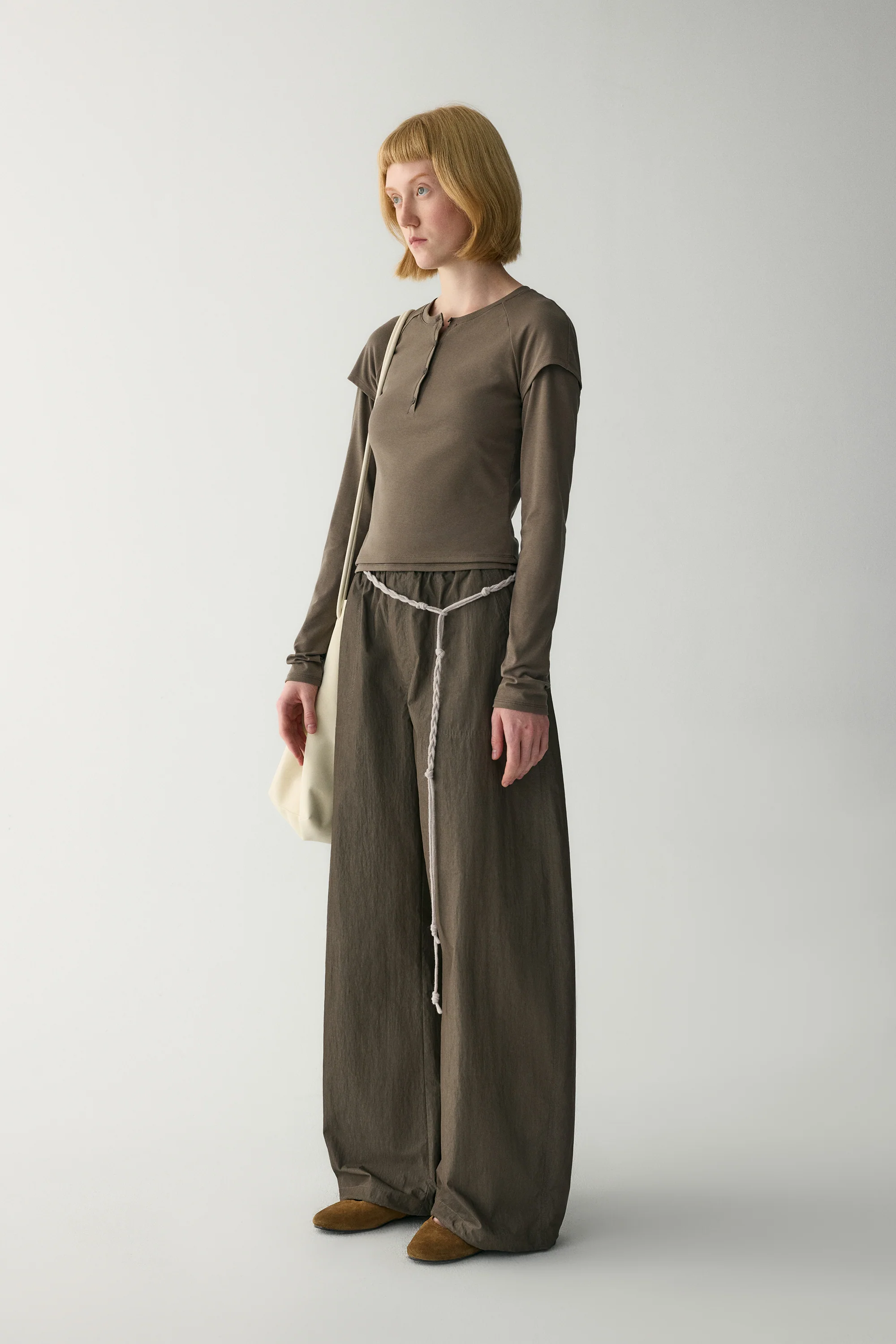 Off-Duty Curved Pants - Image 4