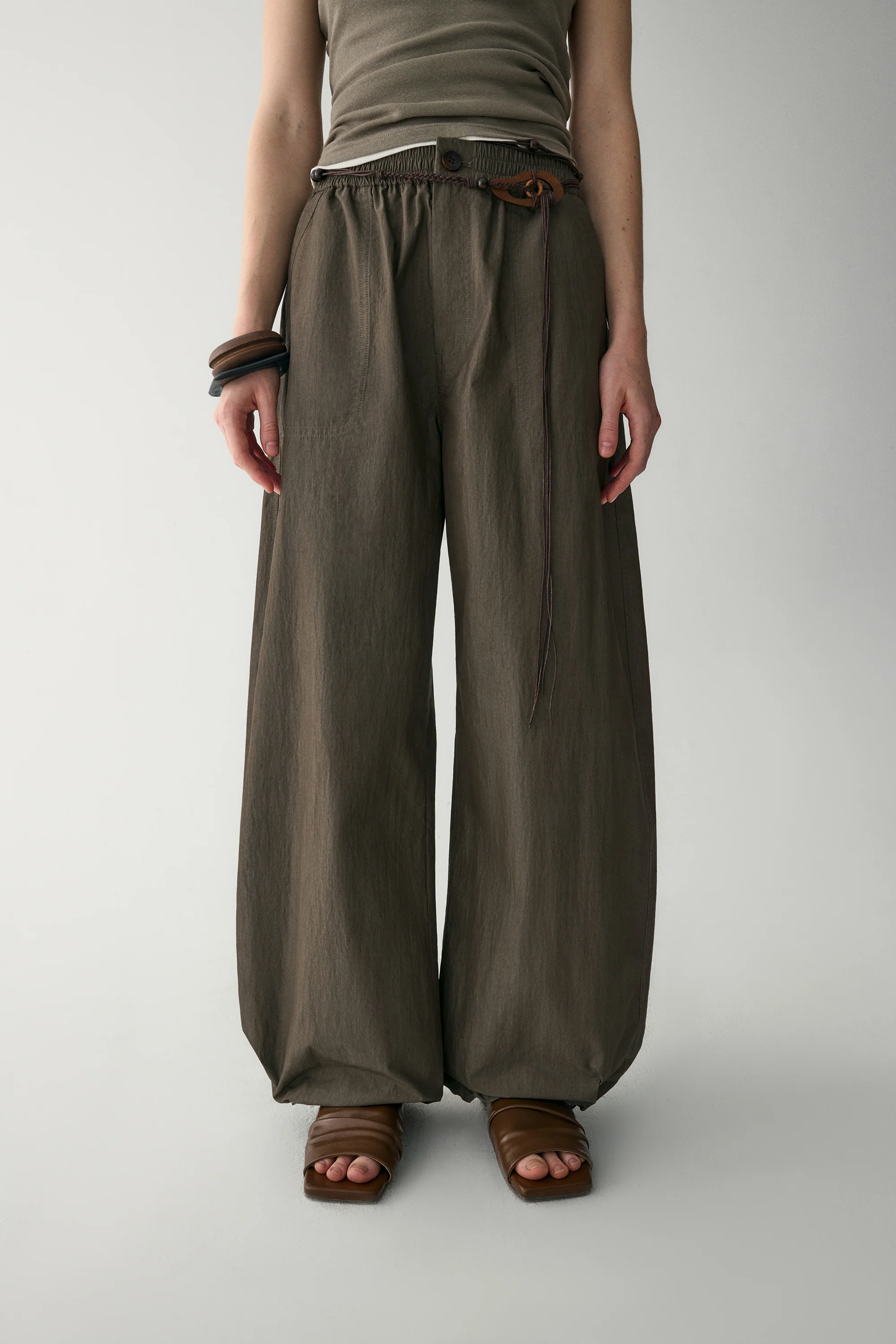 Off-Duty Curved Pants - Image 5