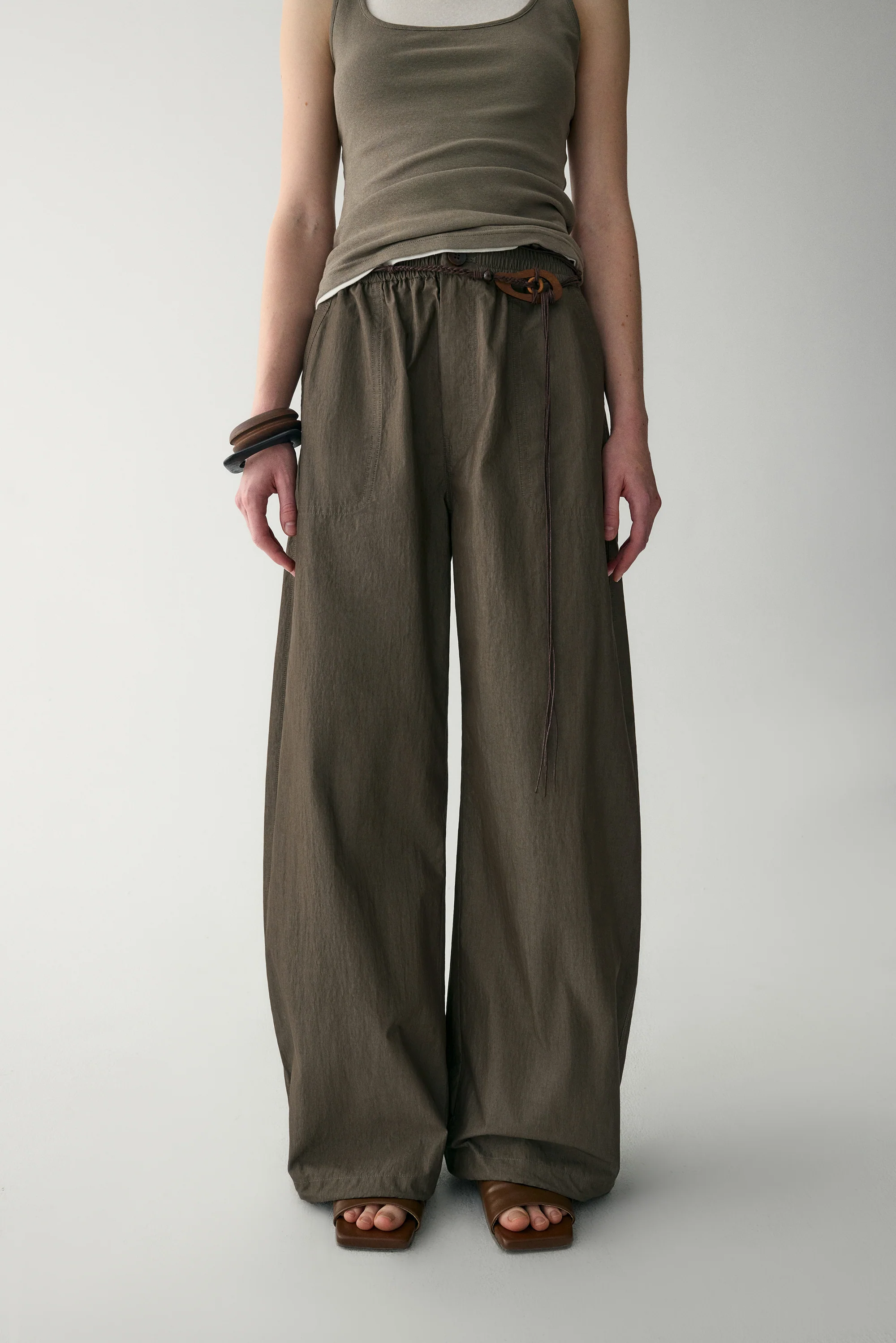 Off-Duty Curved Pants - Image 6