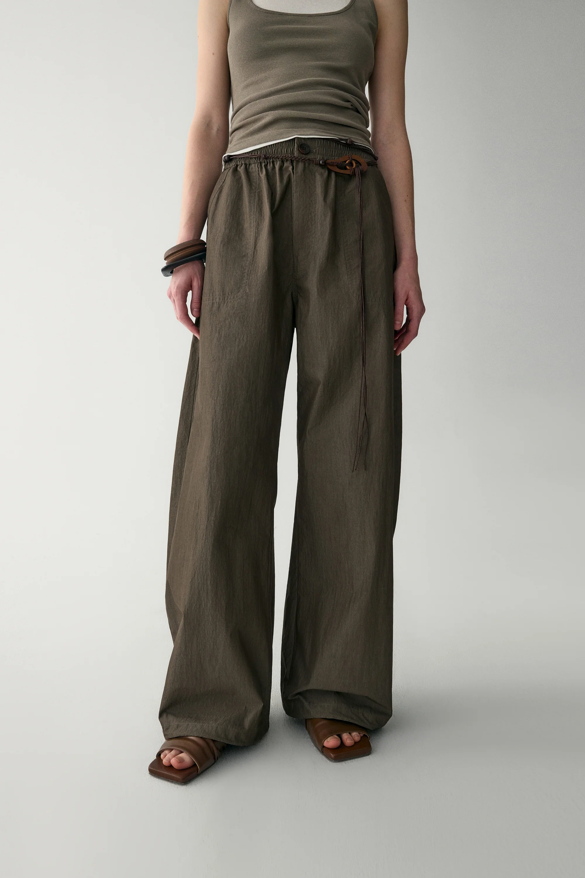 Off-Duty Curved Pants - Image 7