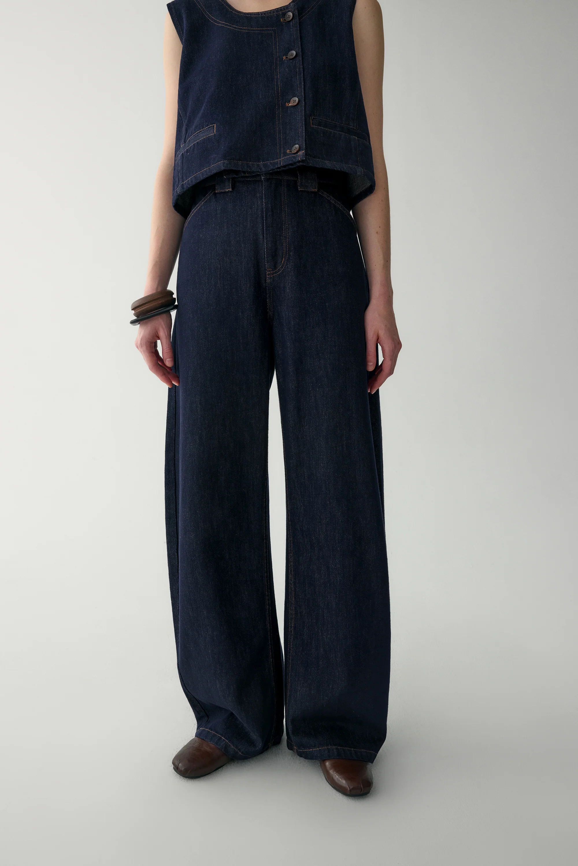 Curved Jeans - Image 13