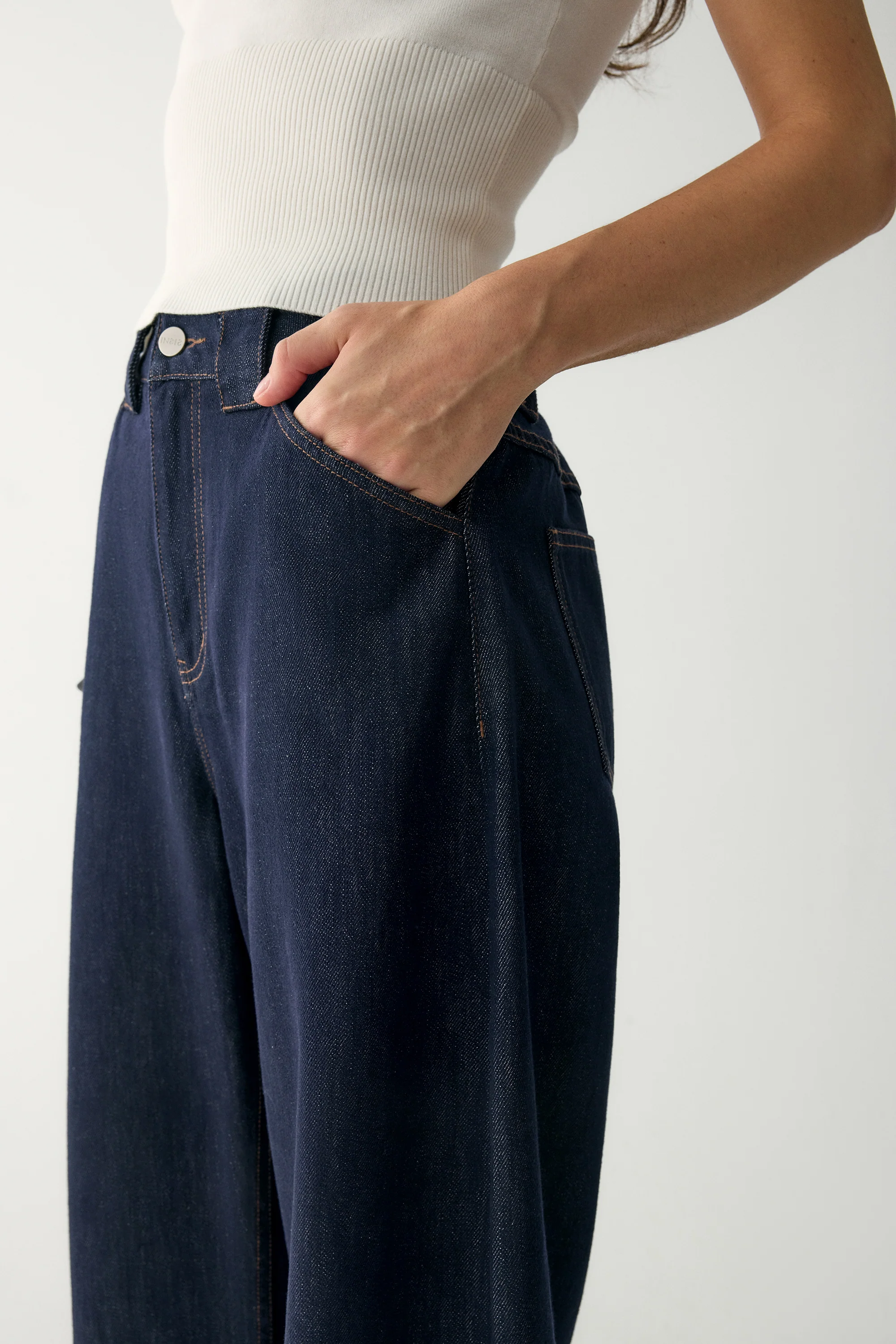 Curved Jeans - Image 16