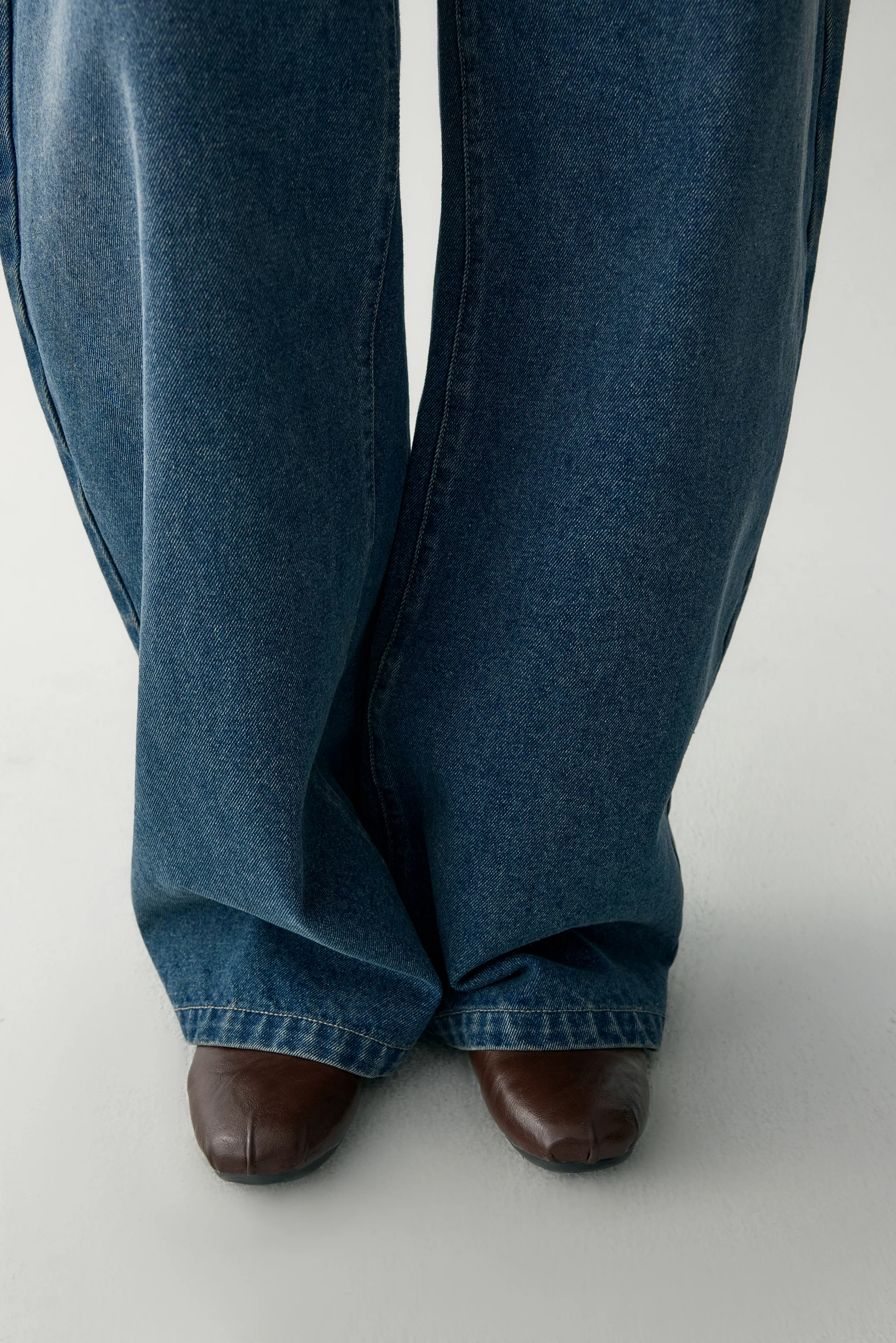 Washed Retro Curved Jeans - Image 10
