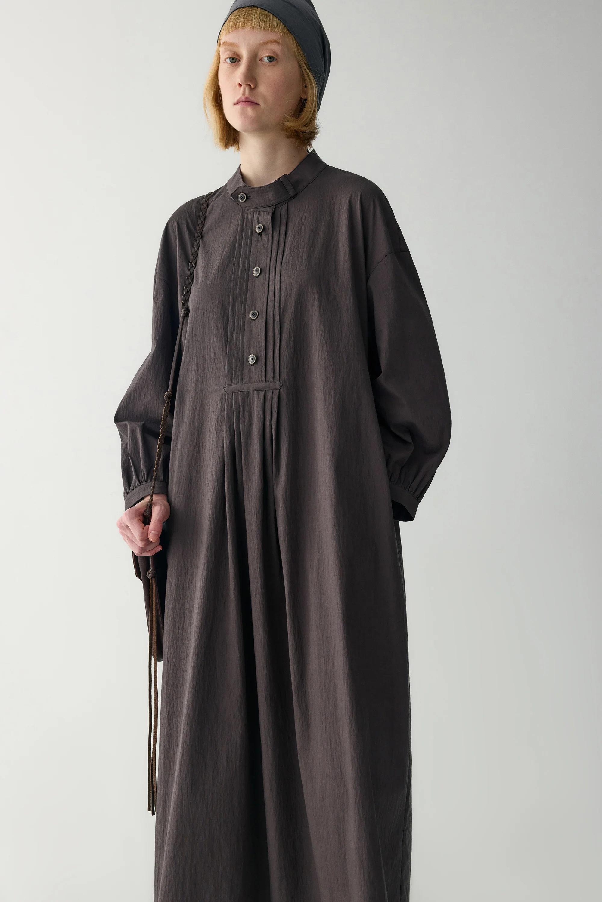 Loose-fit Pleated Plastron Dress - Image 14