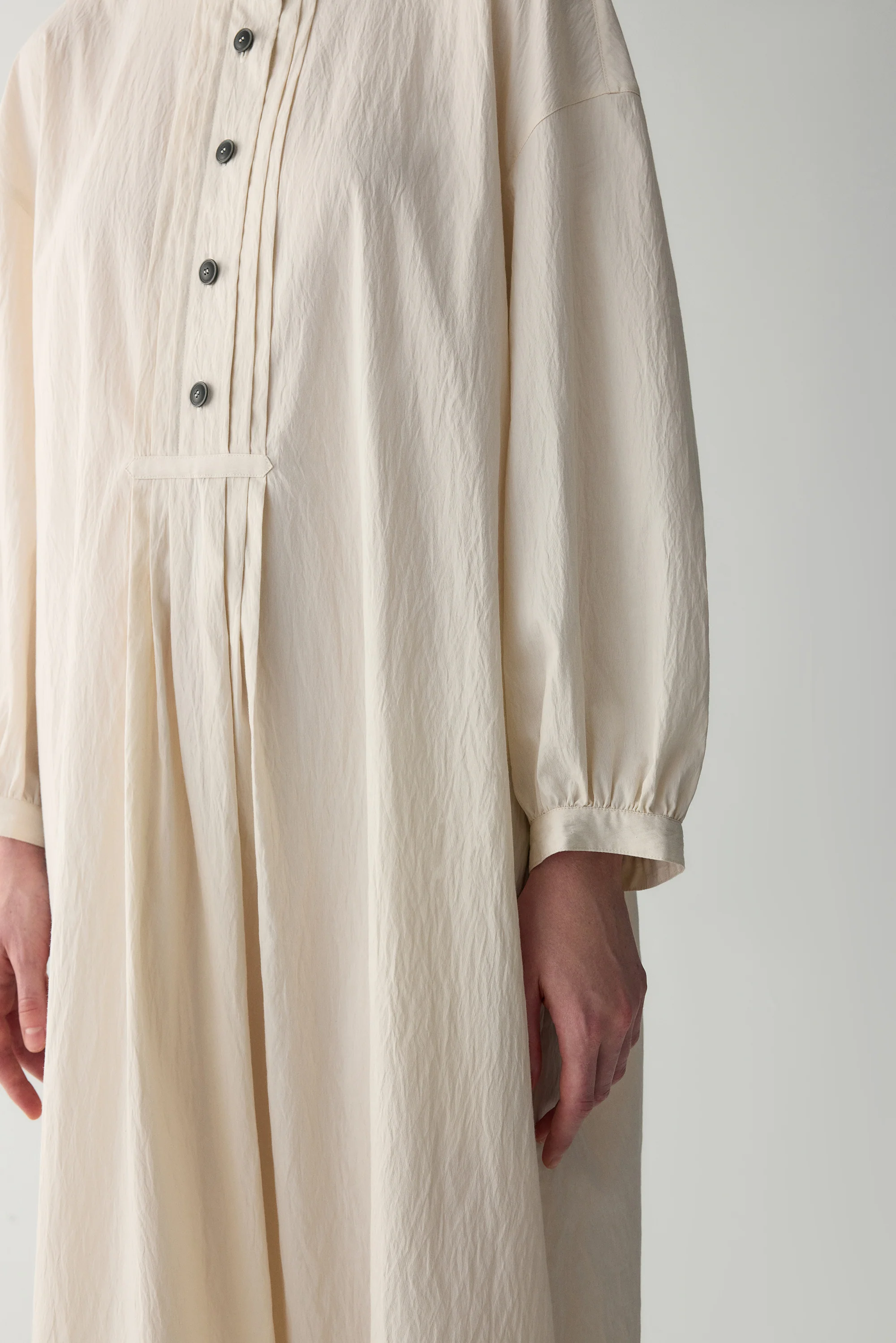 Loose-fit Pleated Plastron Dress - Image 9