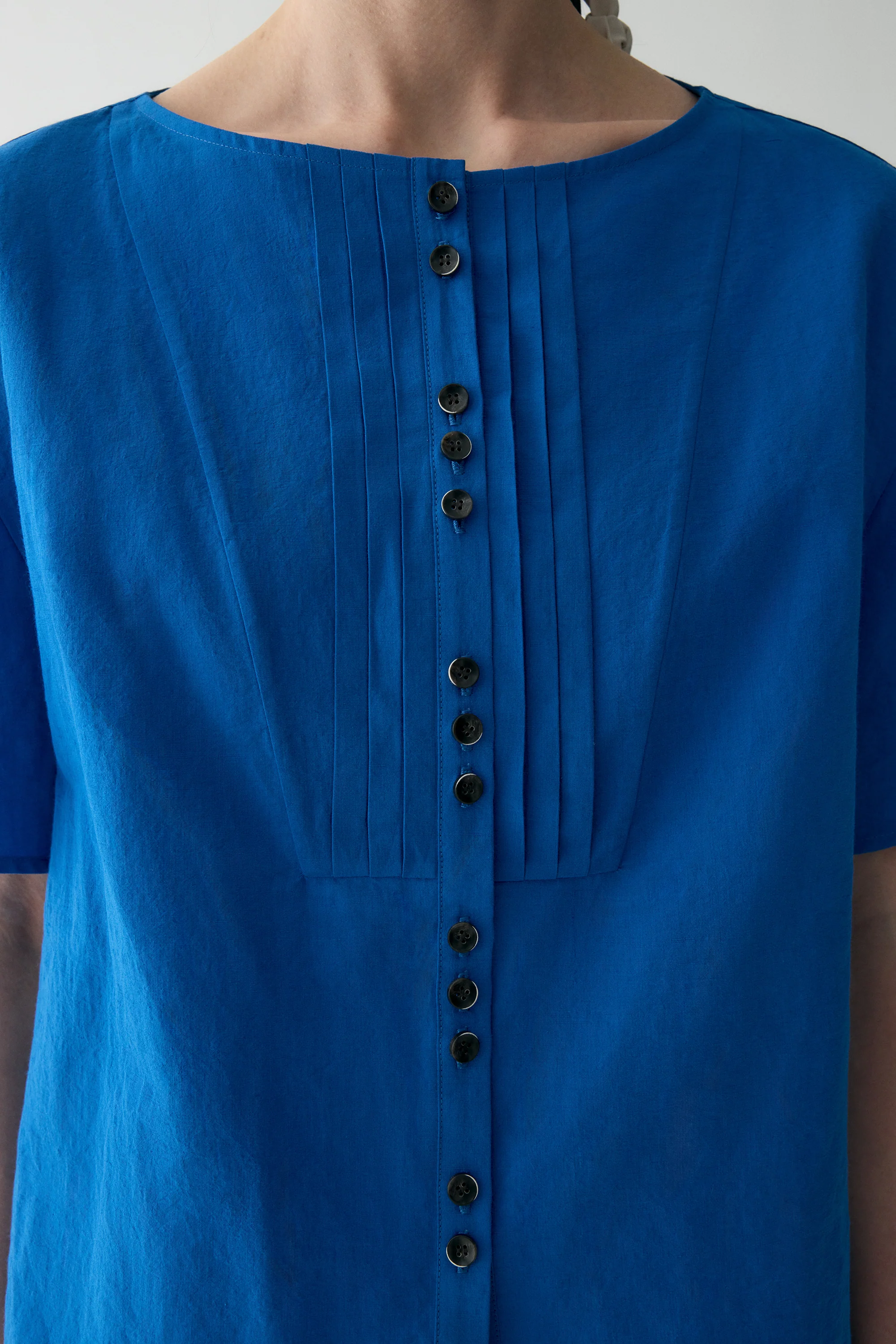 Cotton Pleated Shirt - Image 15