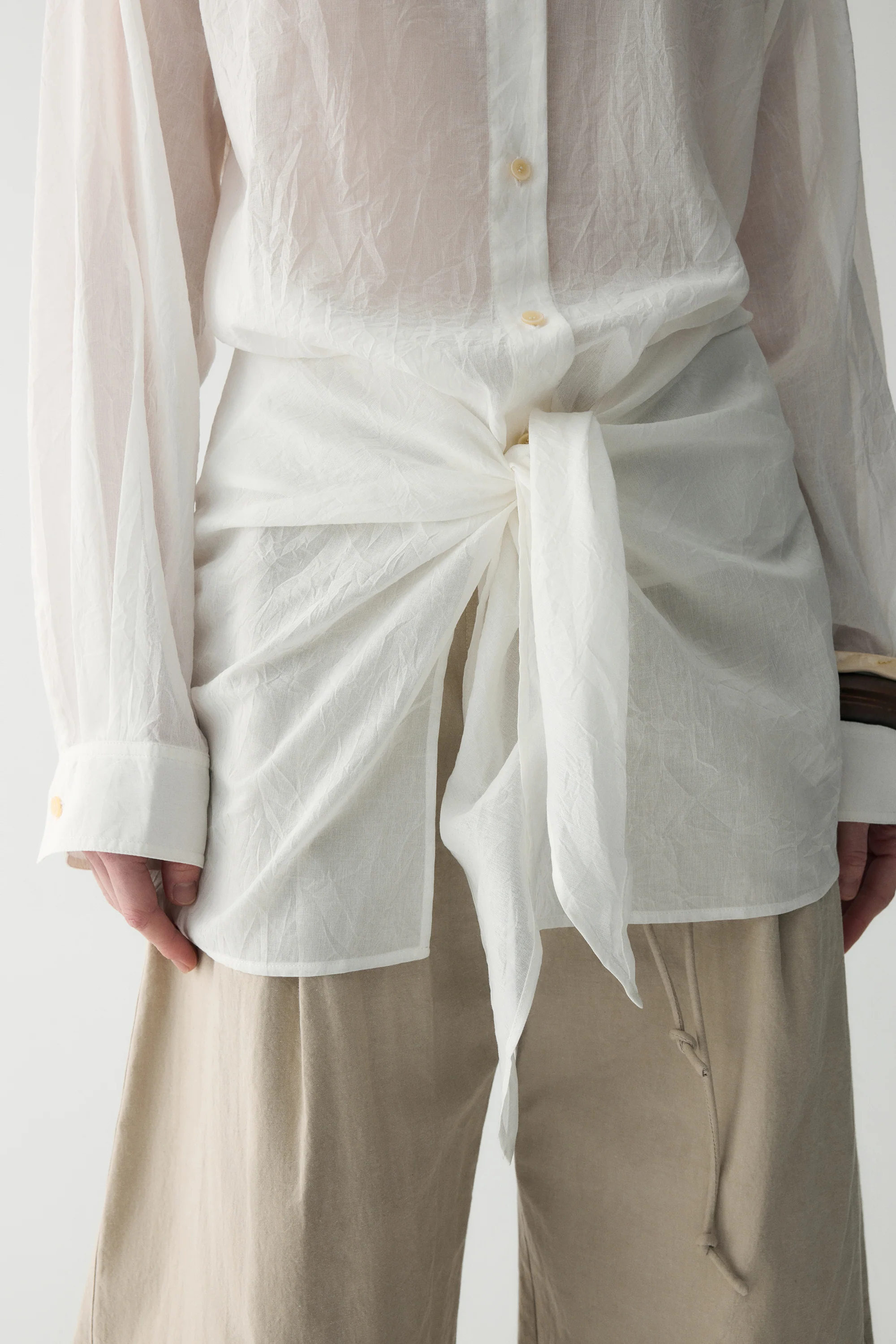 Cotton Knotted T-shirt - Image 10