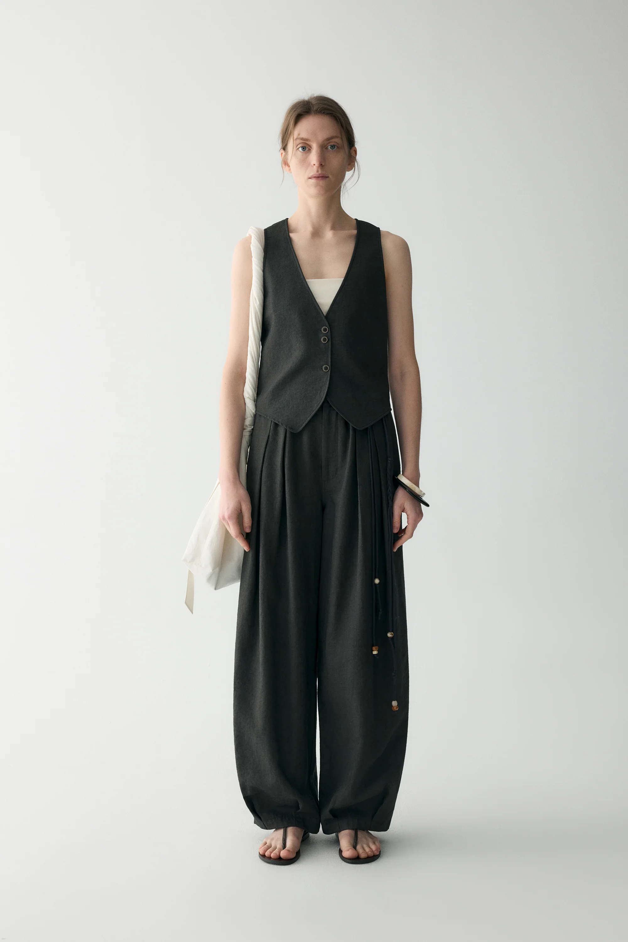 Linen V-neck Short Vest - Image 11