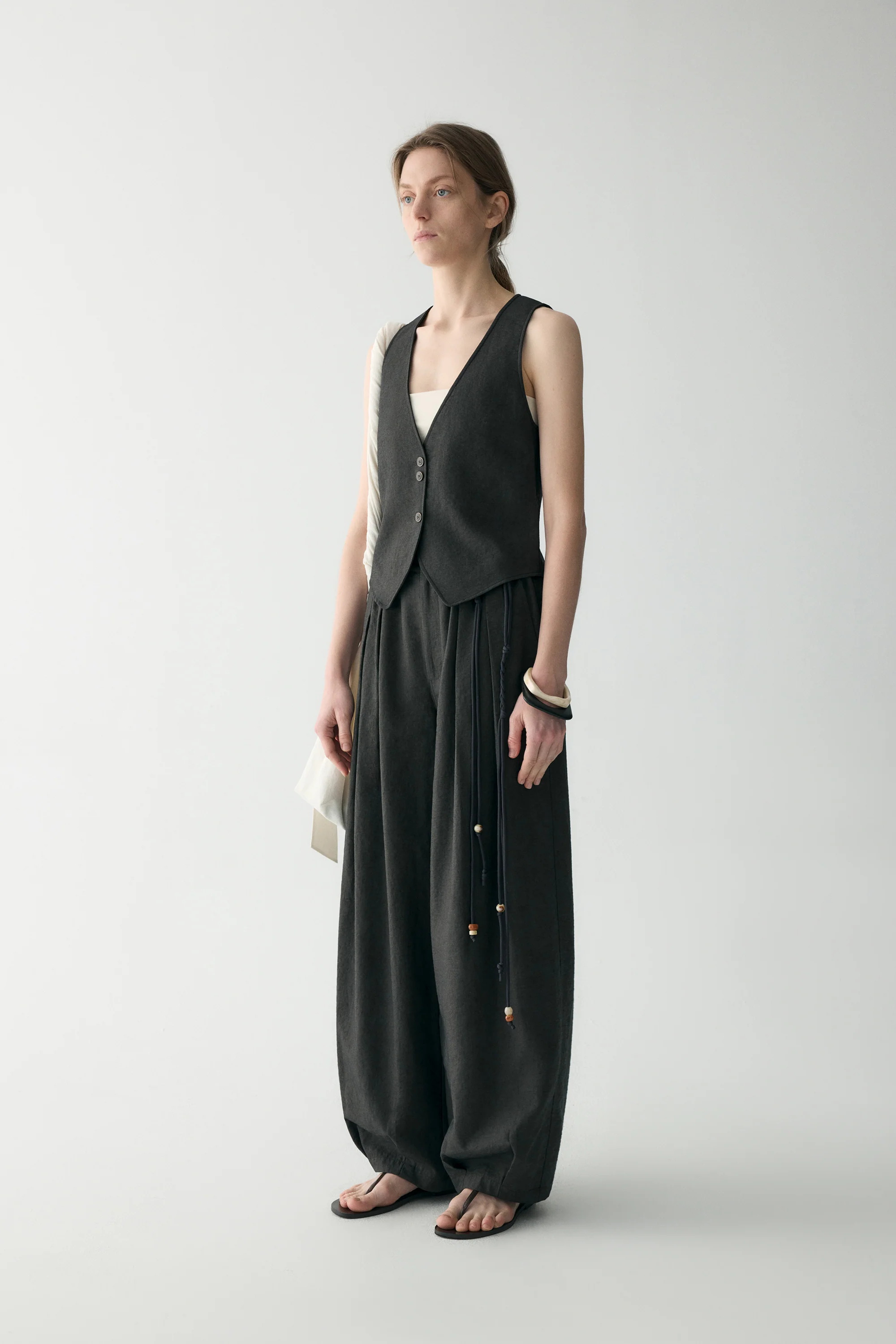 Linen V-neck Short Vest - Image 12