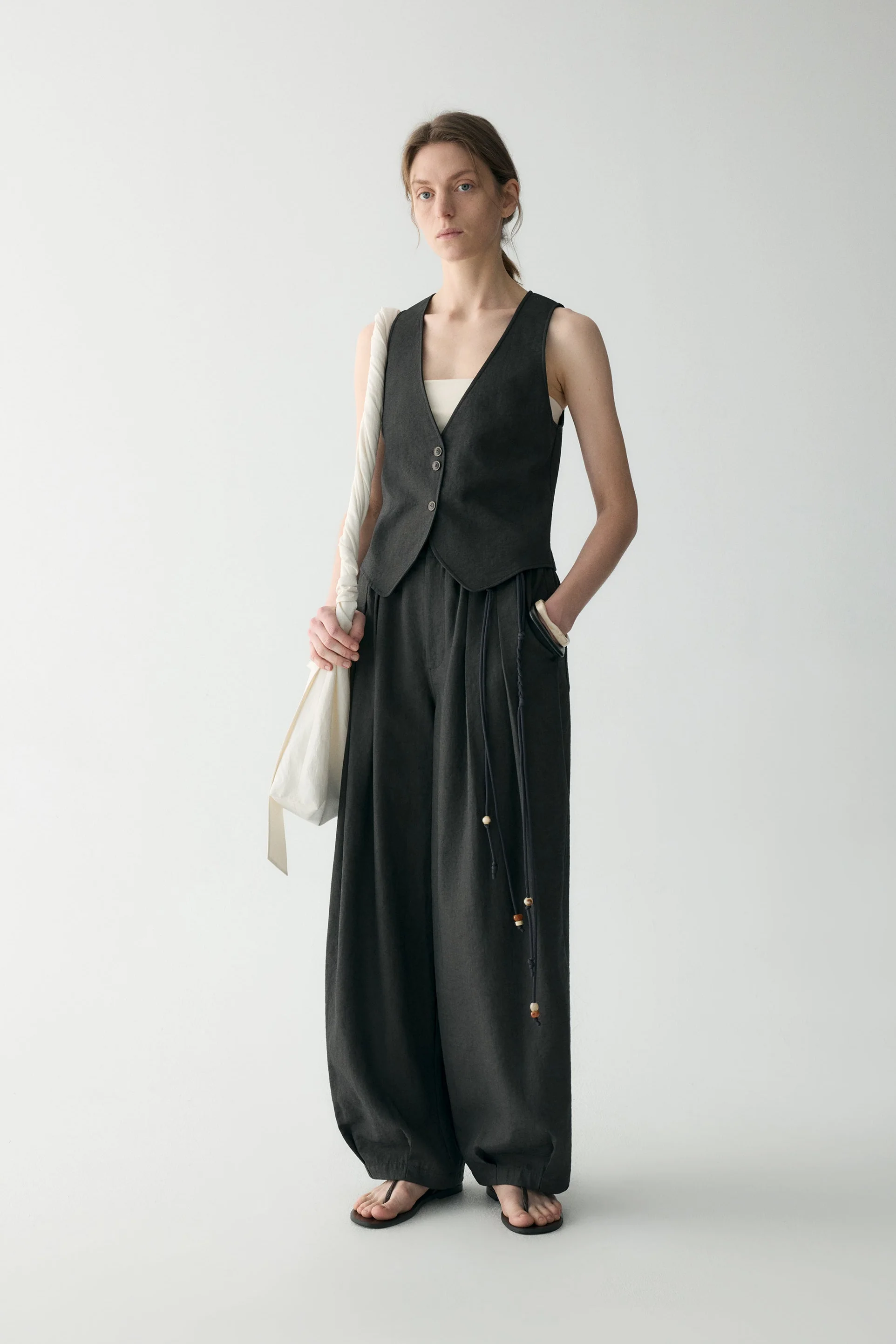 Linen V-neck Short Vest - Image 13