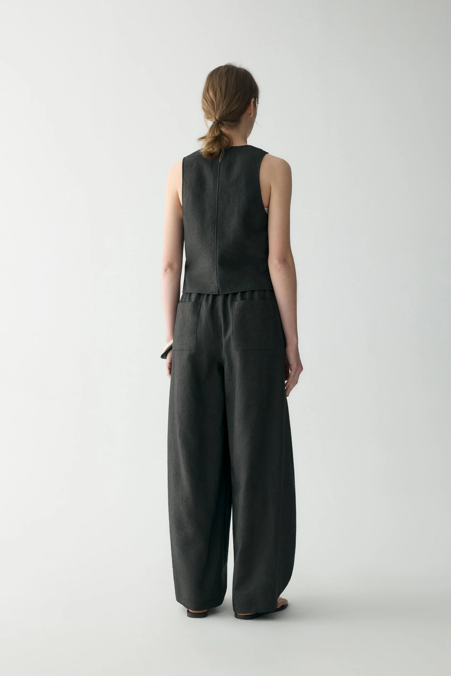 Linen V-neck Short Vest - Image 14