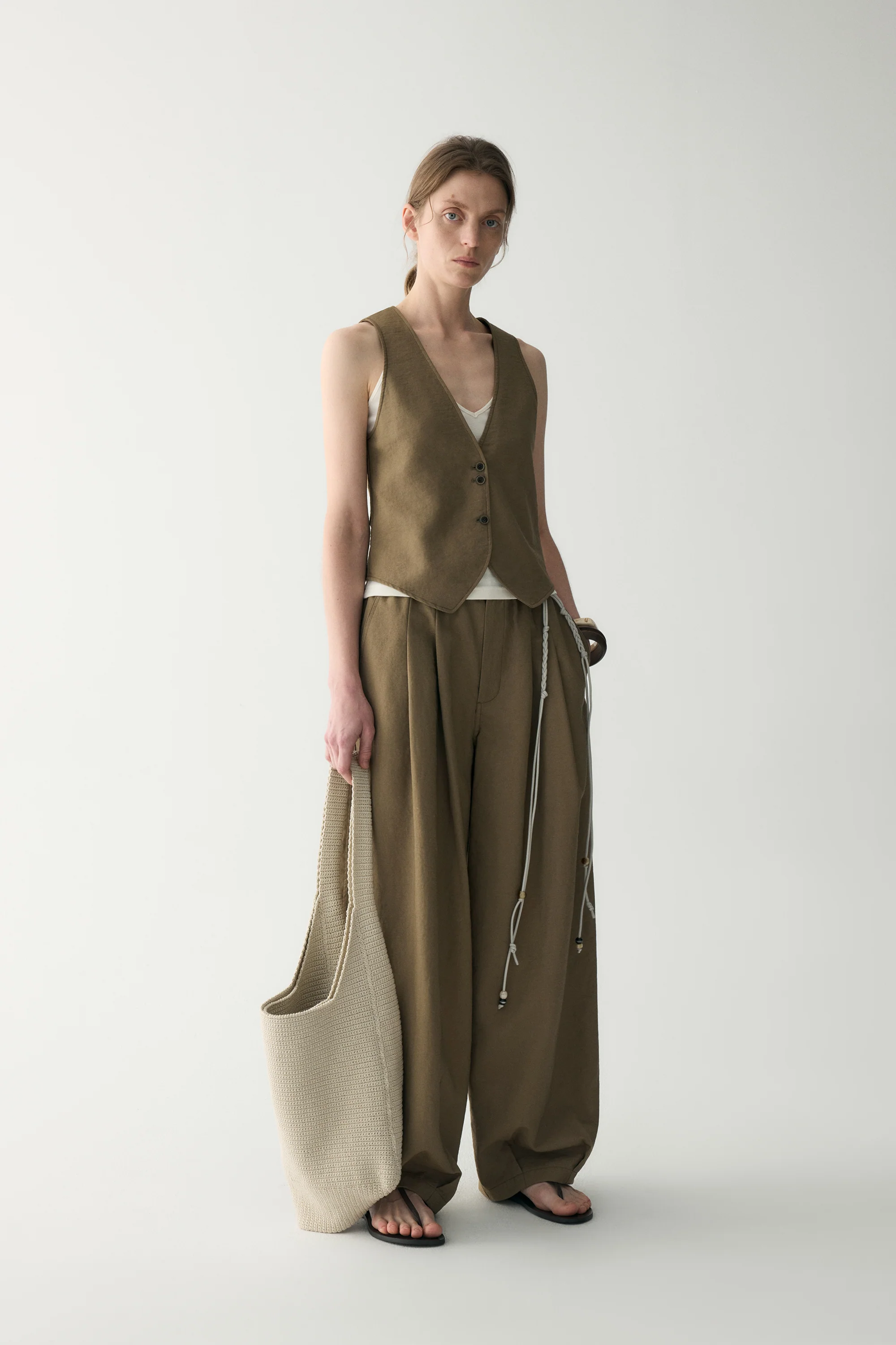 Linen V-neck Short Vest - Image 4