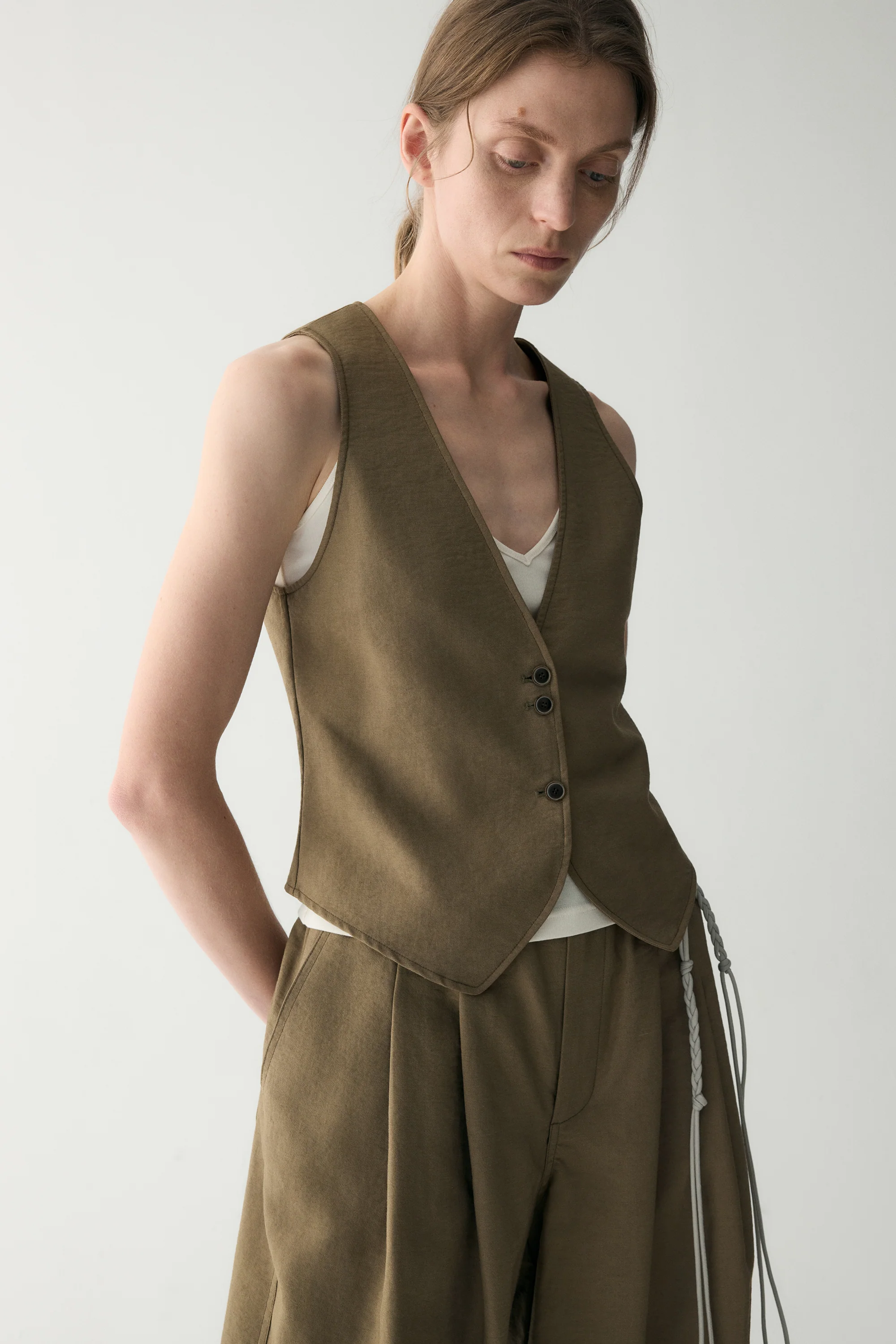 Linen V-neck Short Vest - Image 6