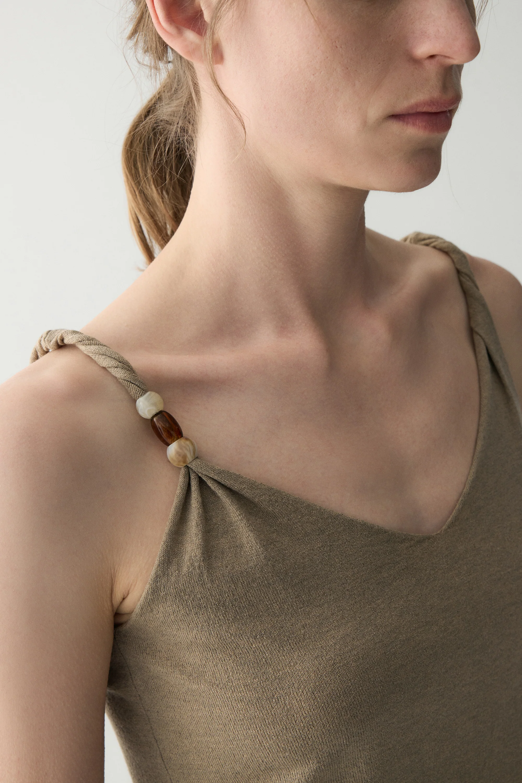 Linen V-neck Knitted Top - Image 11