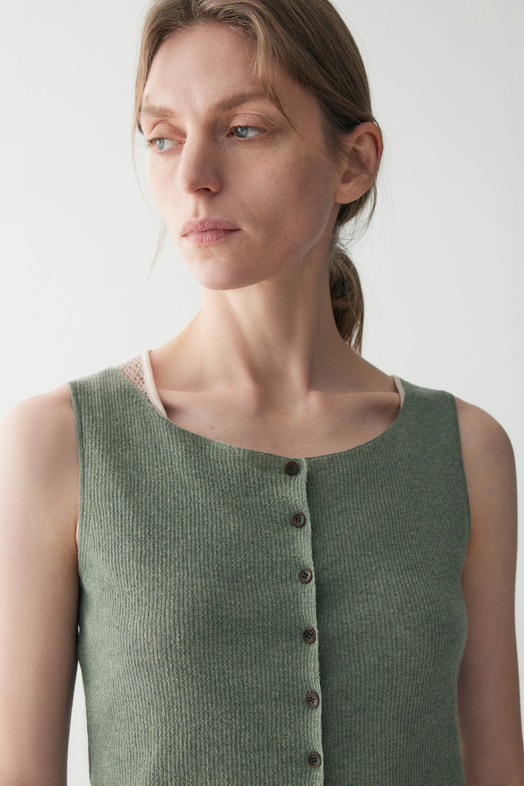 Cotton-linen Kintted Vest - Image 6