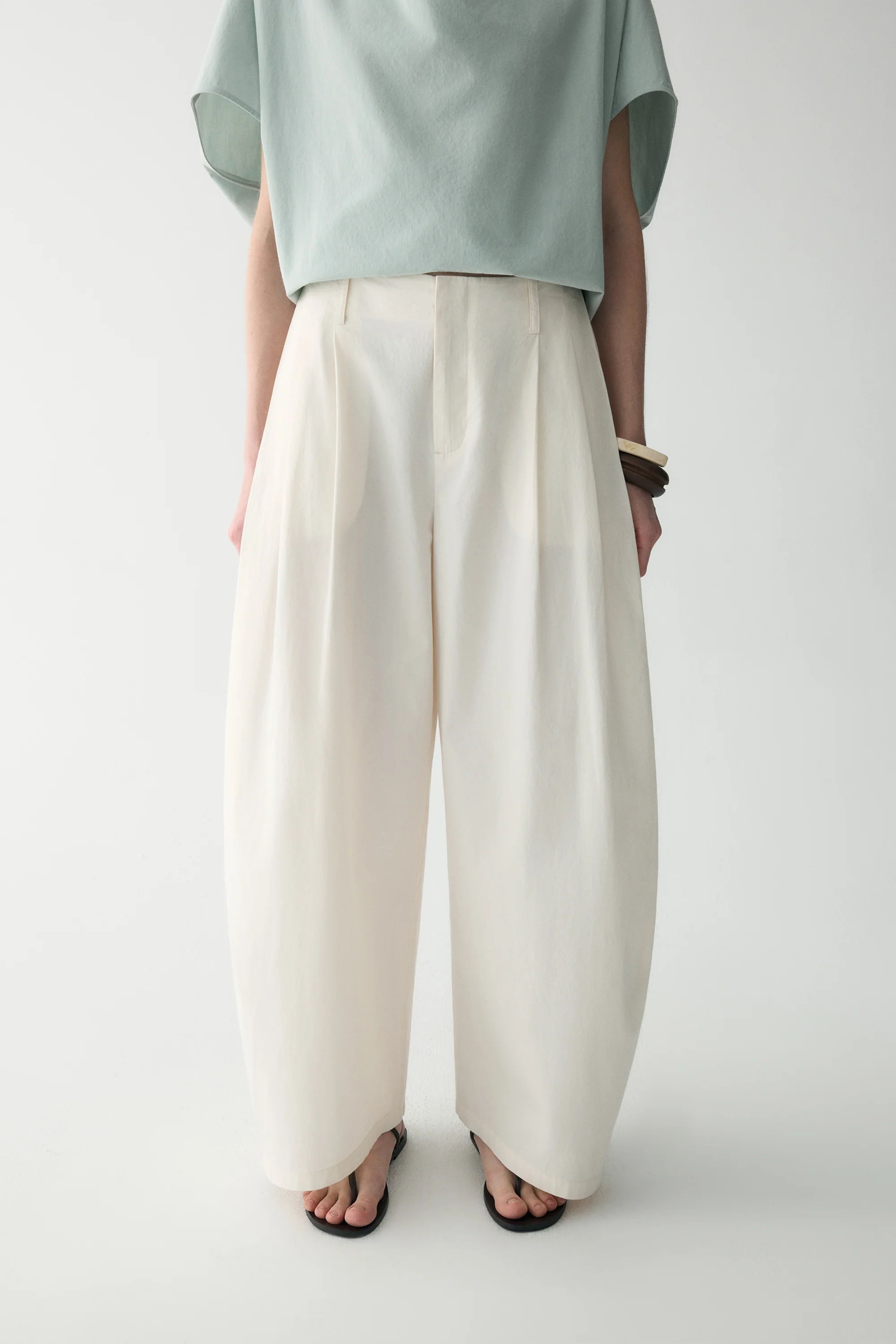 Cotton Pleated Curved Pants - Image 7