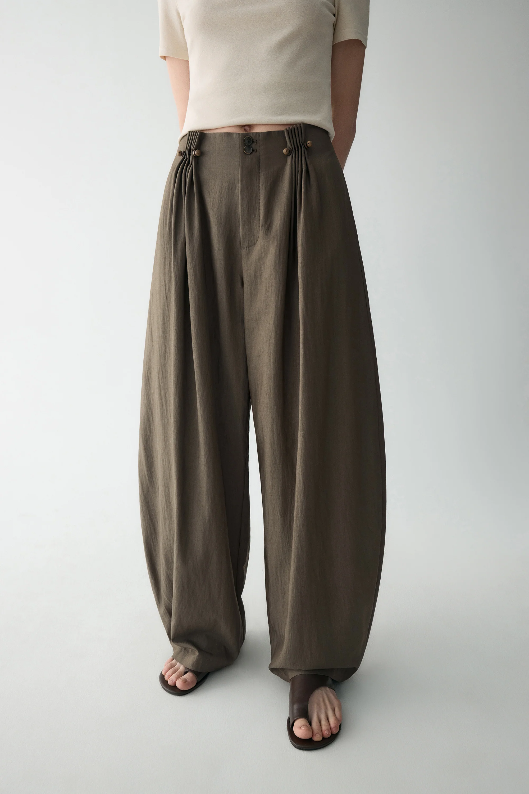 Pleated Curved Pants - Image 12