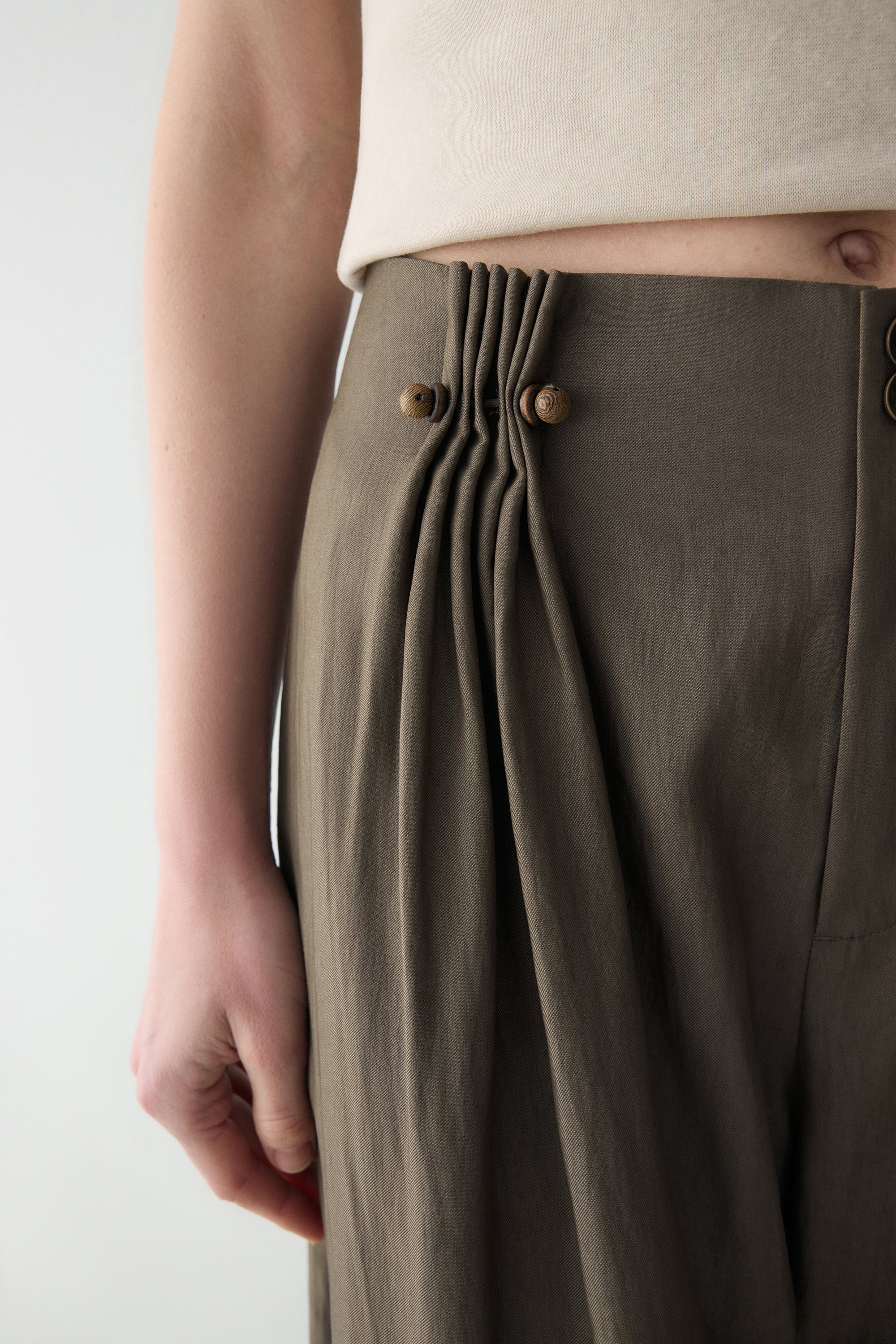 Pleated Curved Pants - Image 15