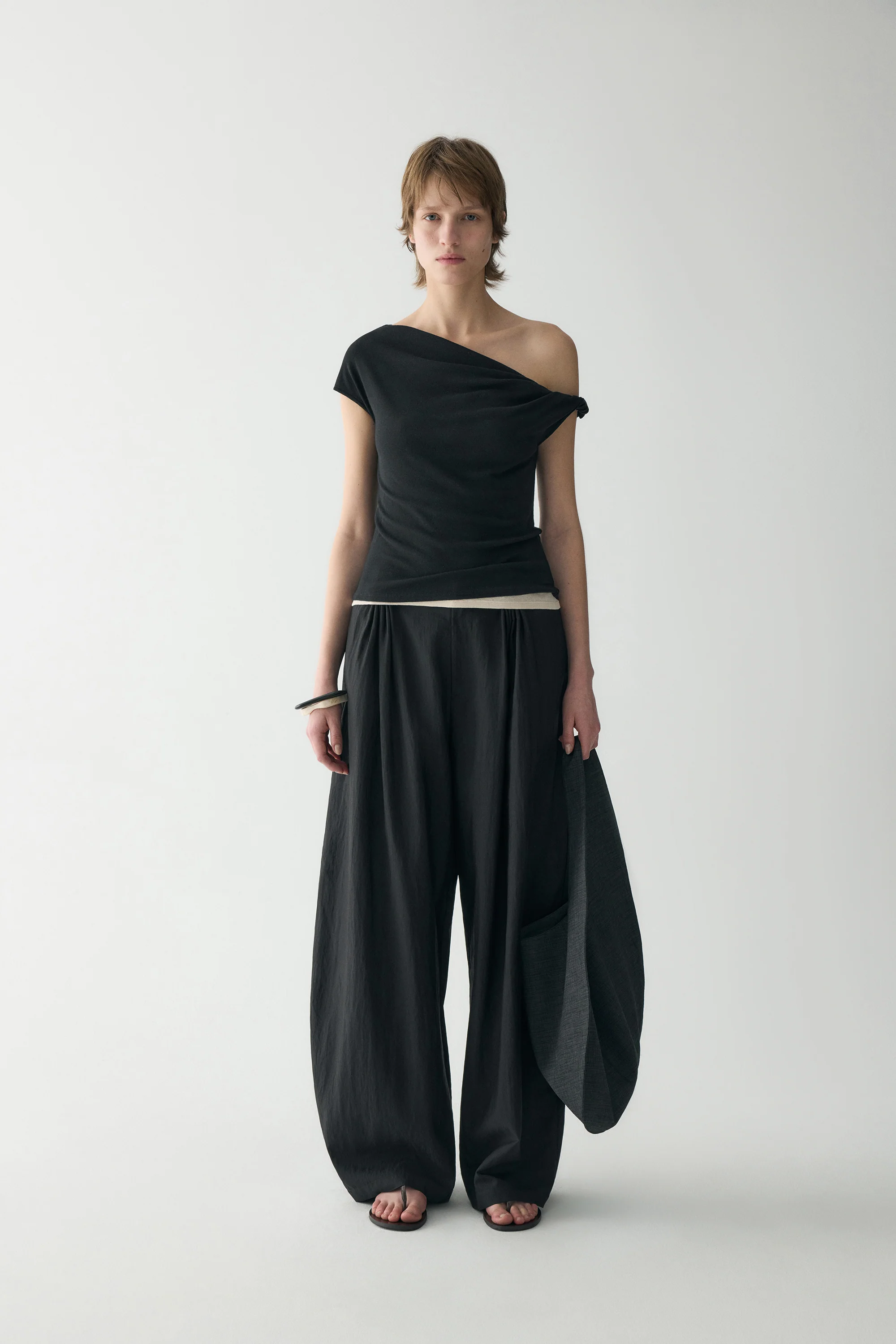 Pleated Curved Pants - Image 3