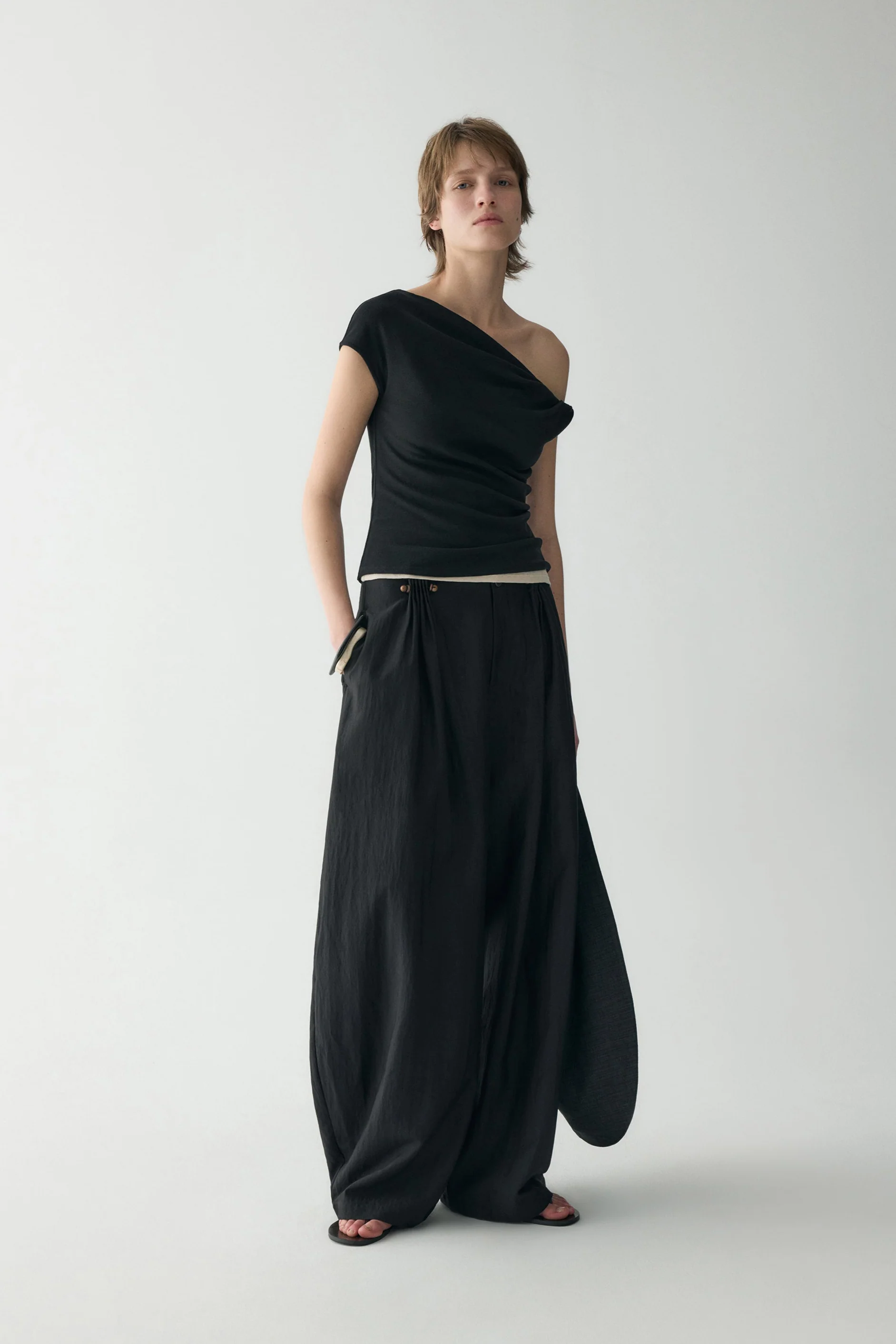 Pleated Curved Pants - Image 4