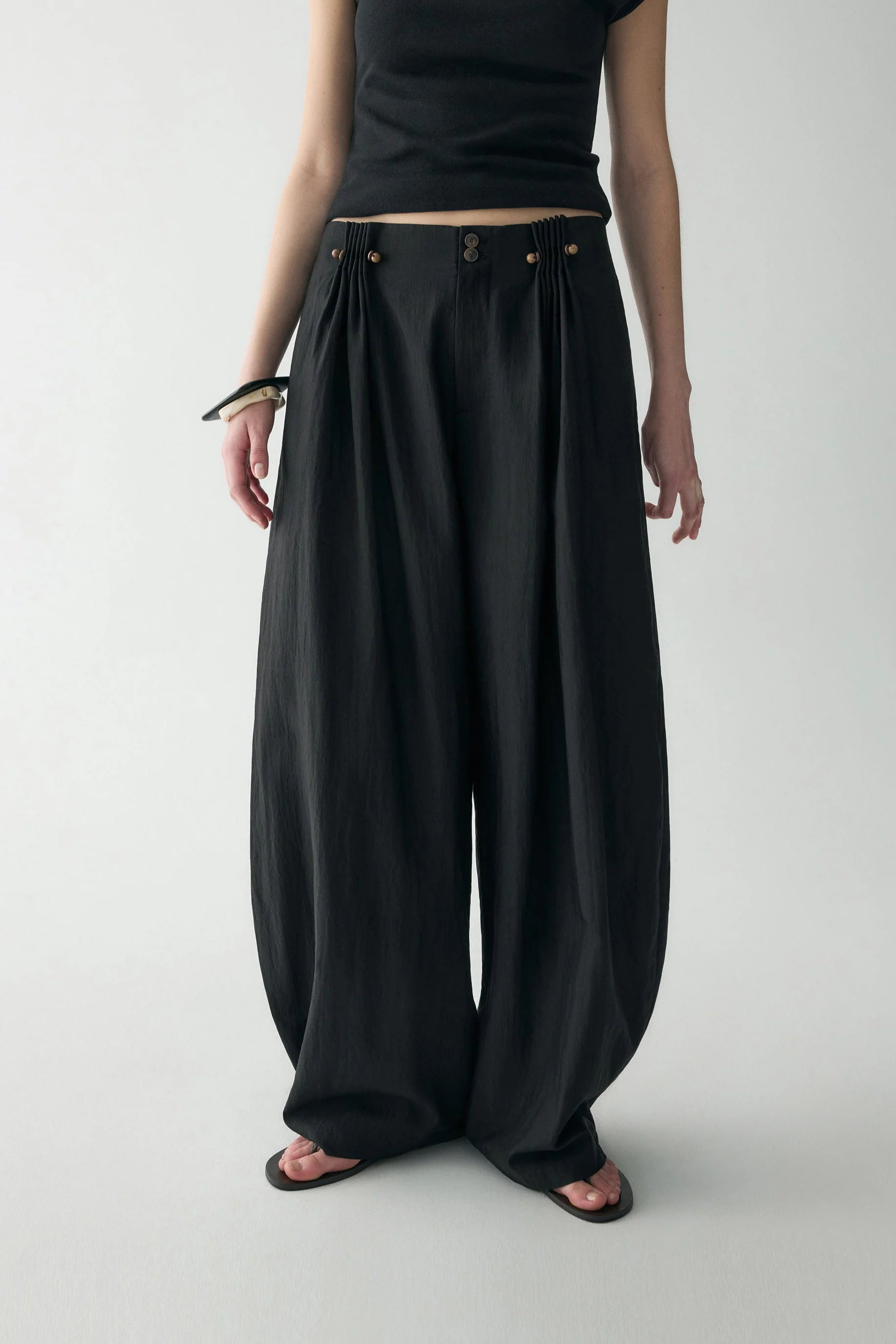 Pleated Curved Pants - Image 5
