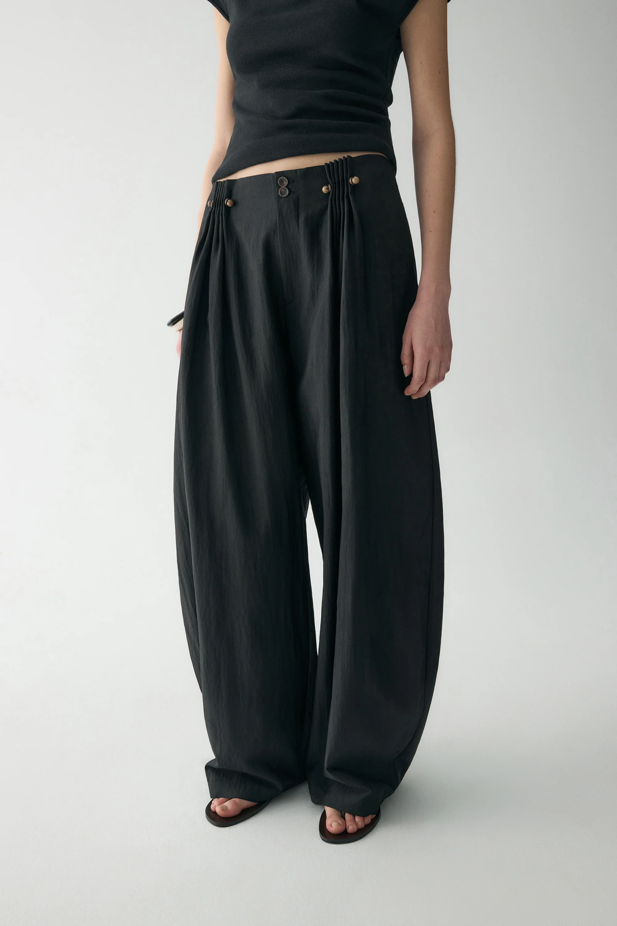 Pleated Curved Pants - Image 6