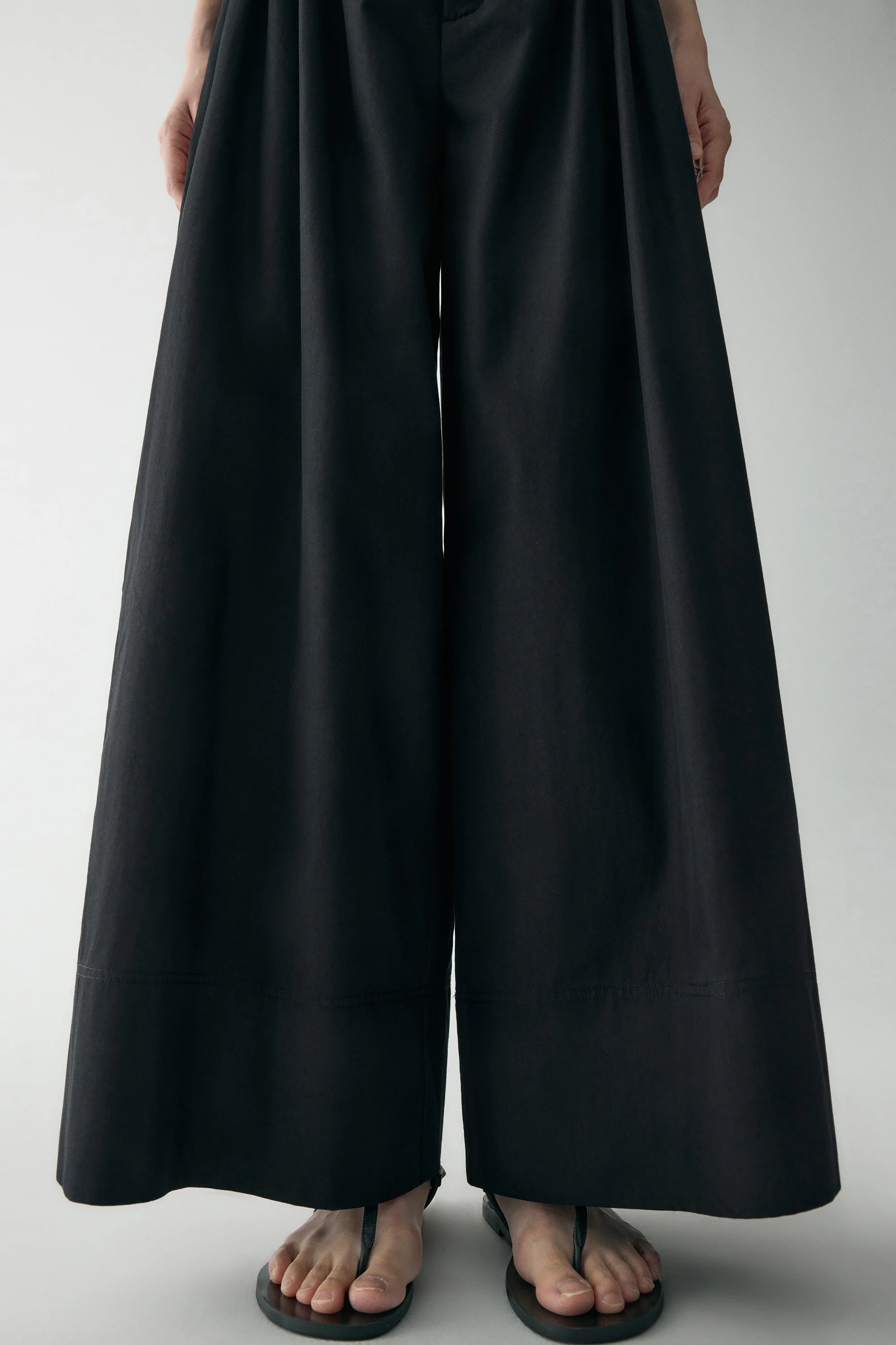Cotton Pleated Pants - Image 20