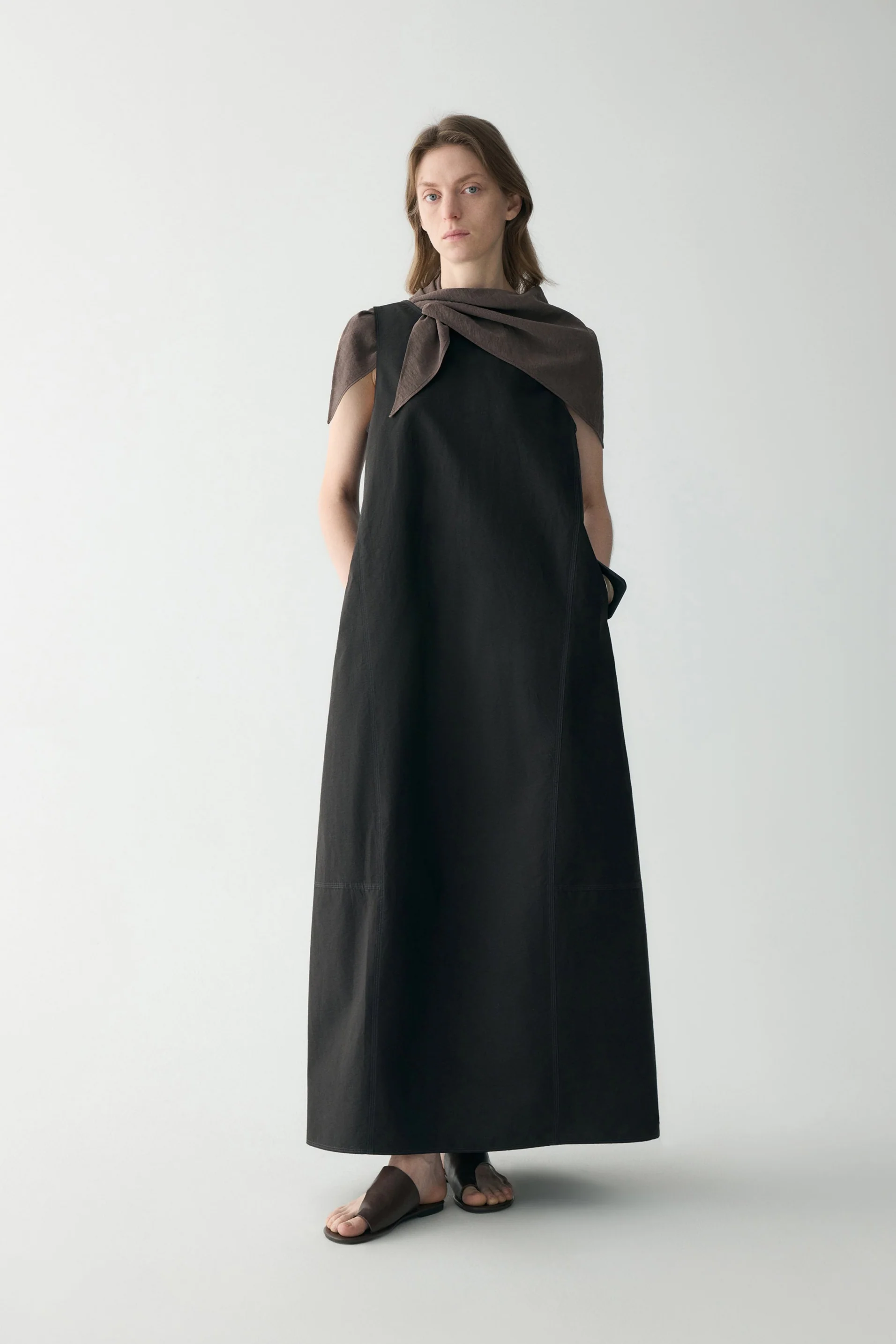 Reversible Sleeveless Dress - Image 5