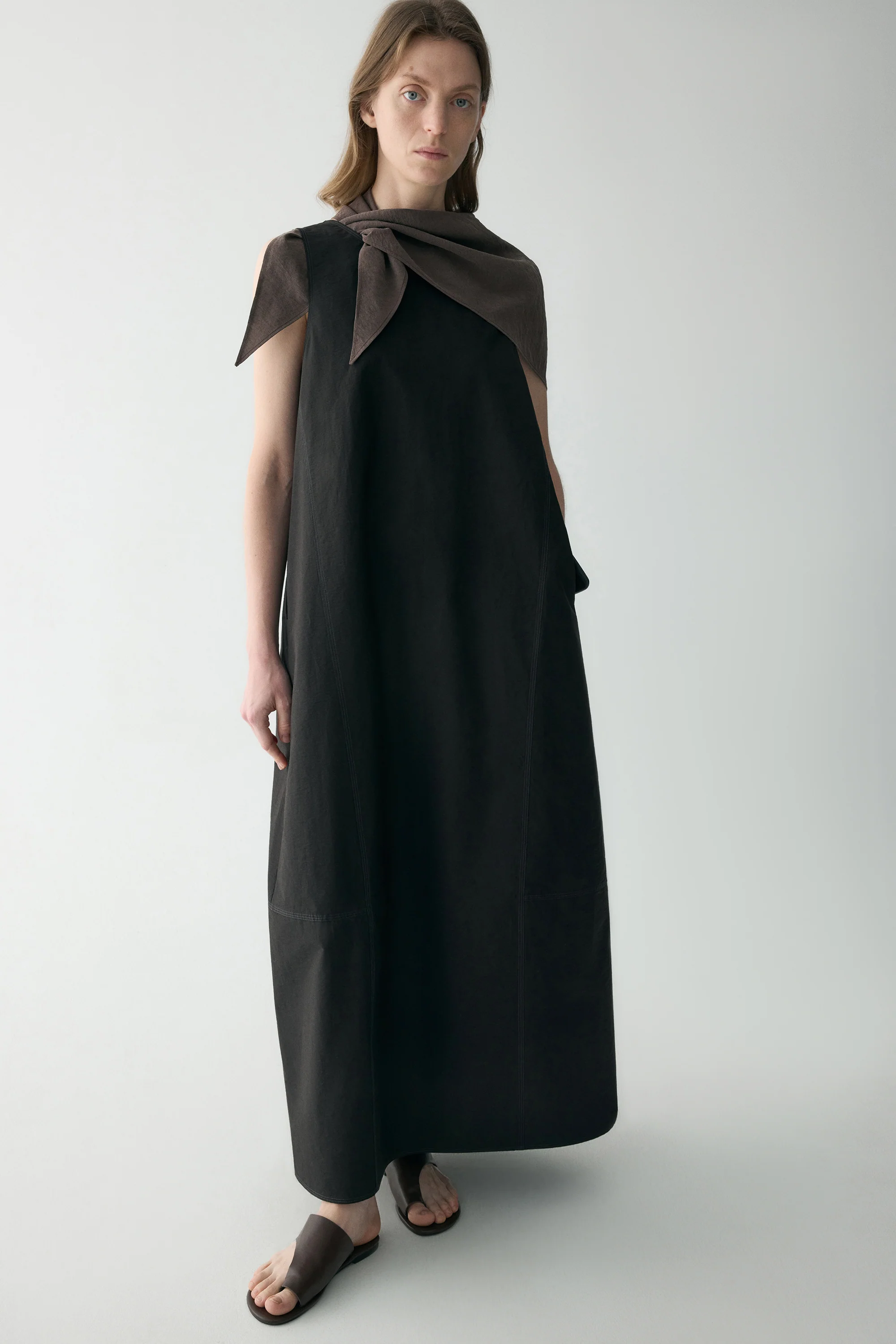 Reversible Sleeveless Dress - Image 6