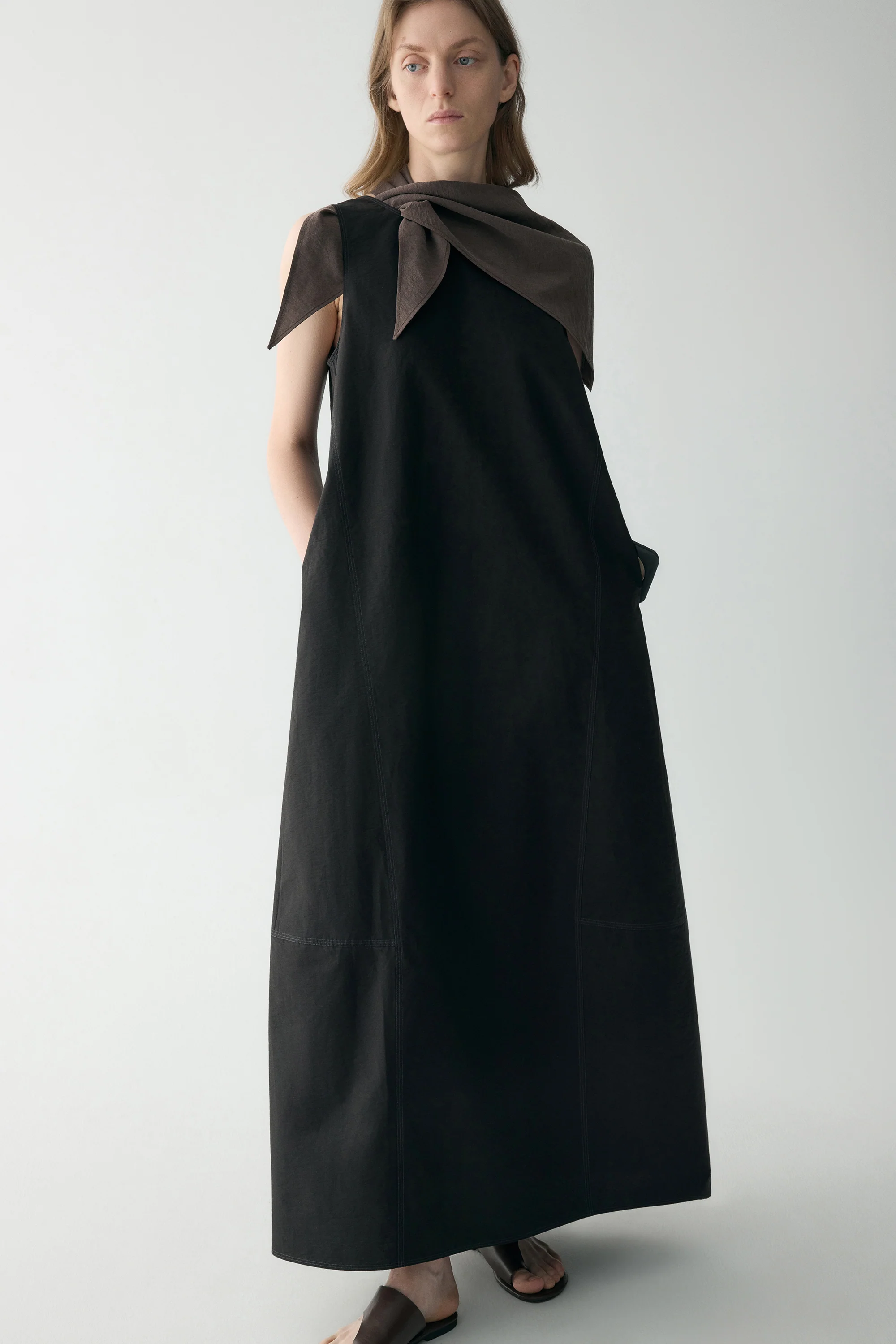 Reversible Sleeveless Dress - Image 7