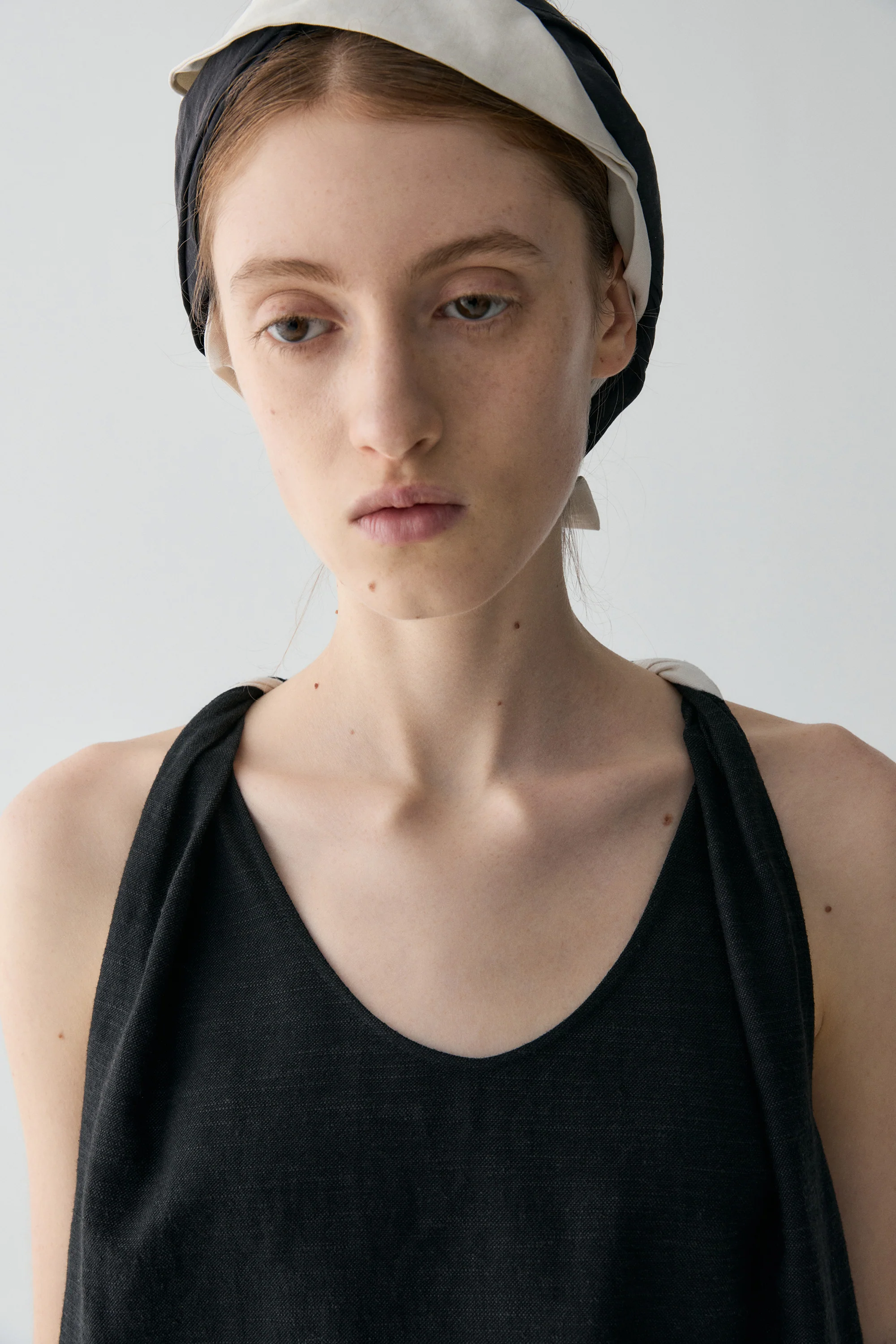 Two-tone Back Knot Top - Image 9