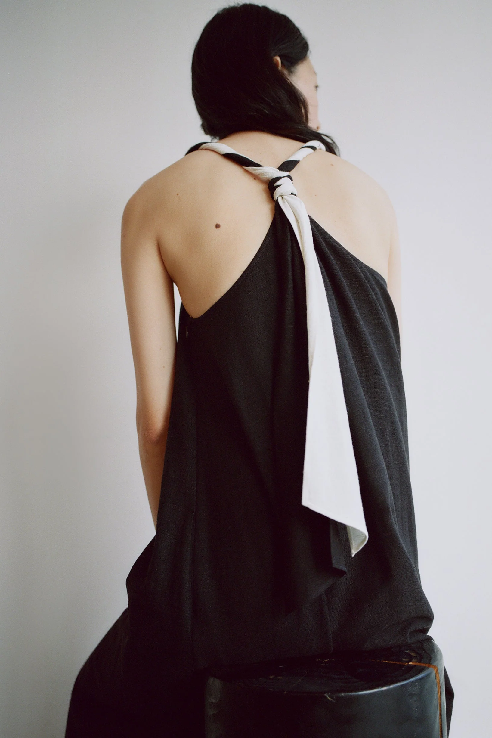 Two-tone Back Knot Dress - Image 10