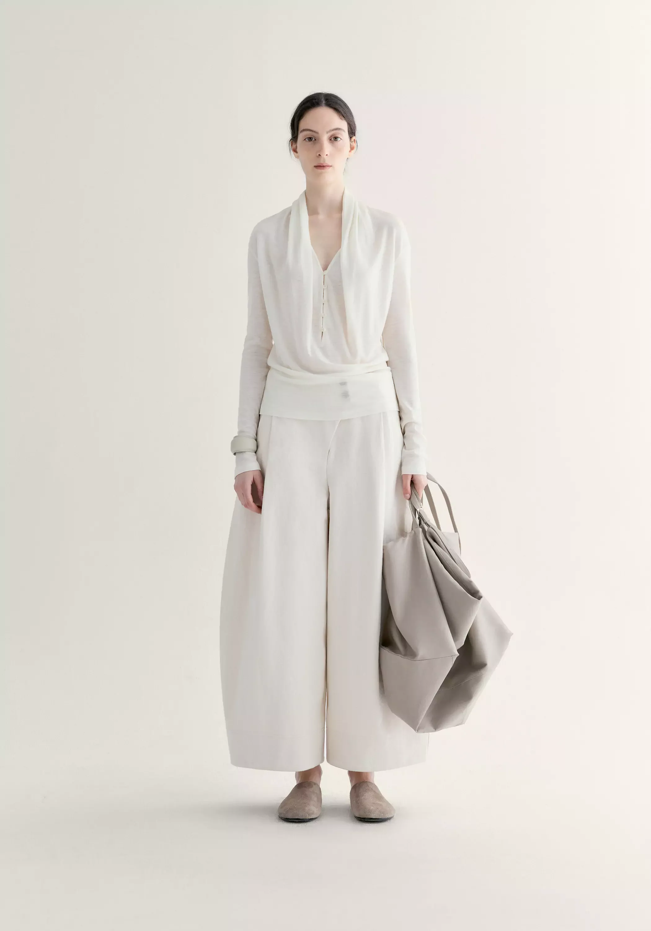Silk Cropped Pants - Image 15