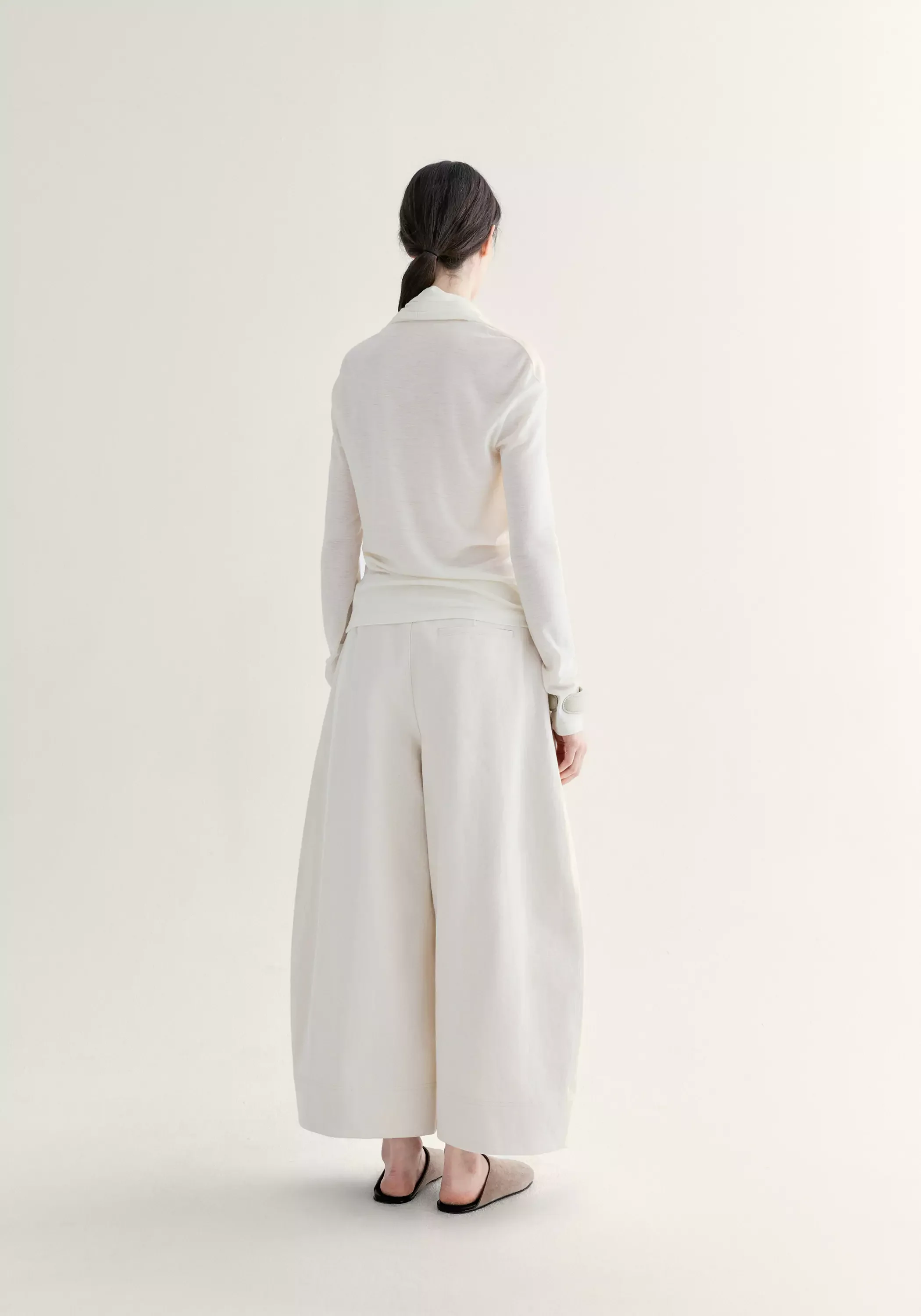 Silk Cropped Pants - Image 16