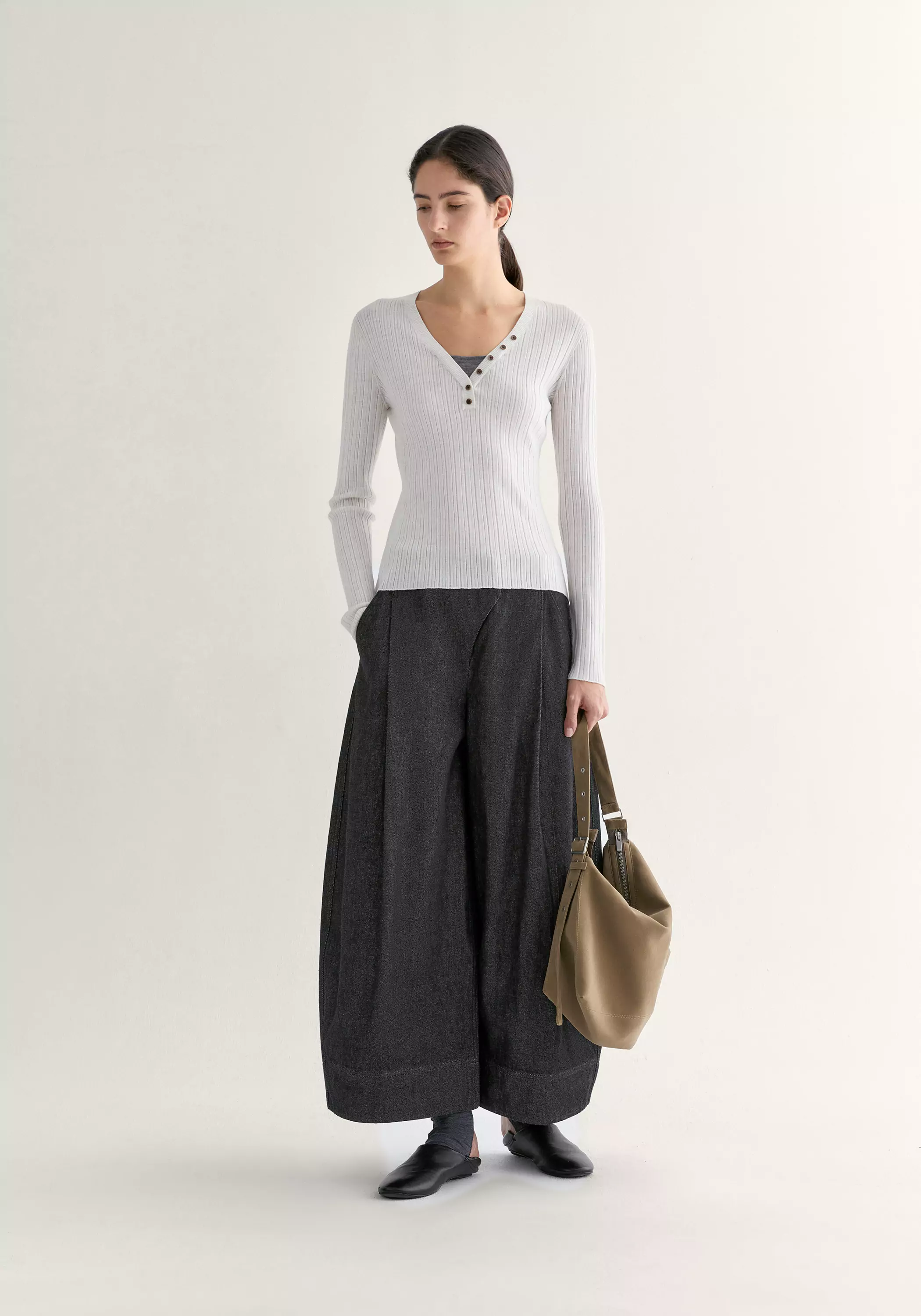 Silk Cropped Pants - Image 4