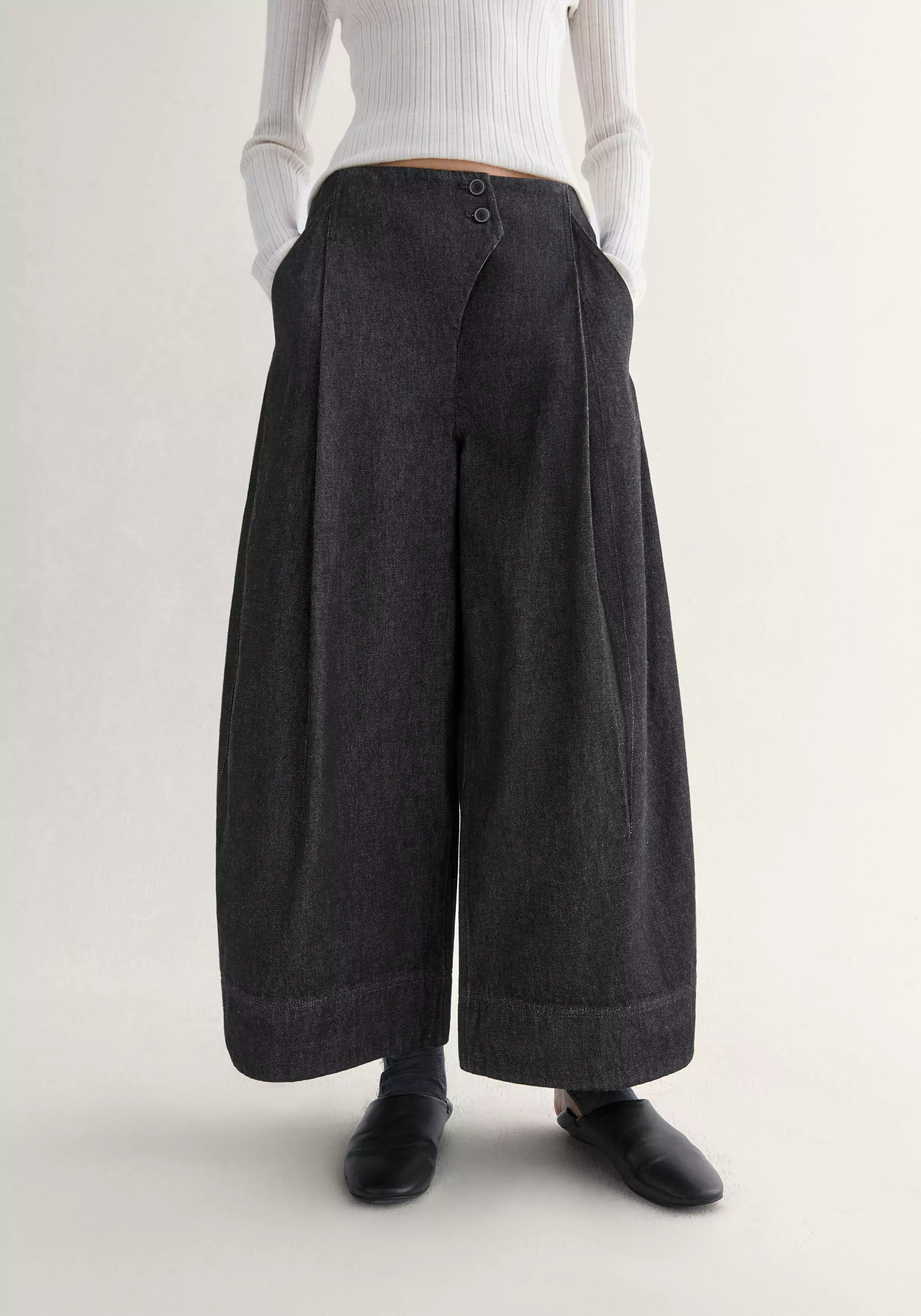Silk Cropped Pants - Image 7