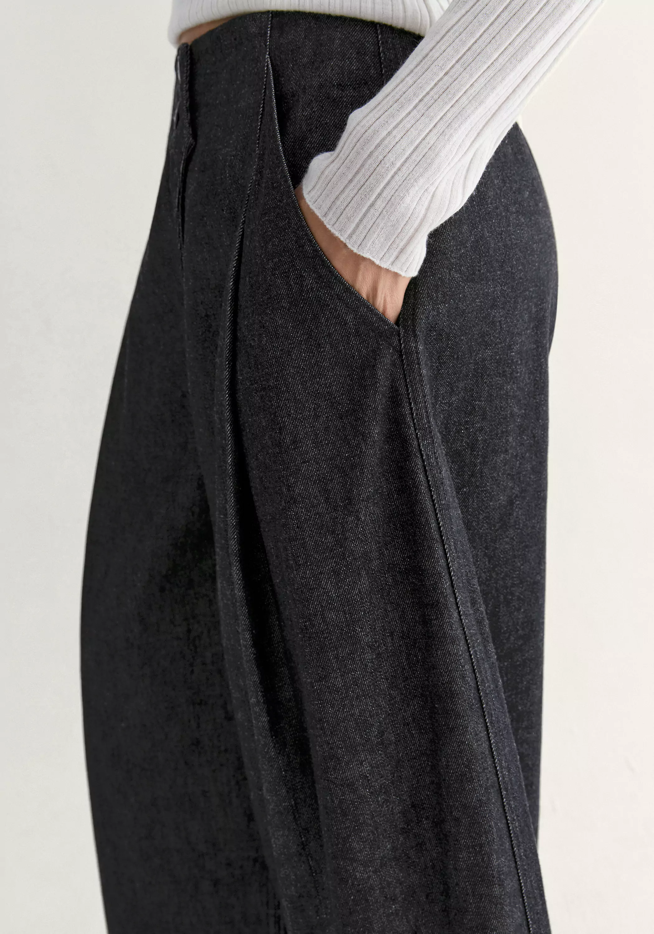 Silk Cropped Pants - Image 9